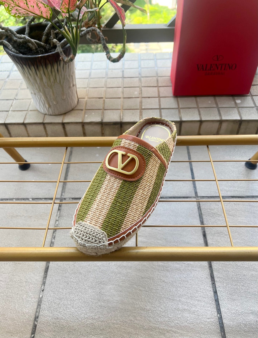 VALENTINO 26S ESPADRILLE MULES IN GREEN AND BEIGE RAFFIA