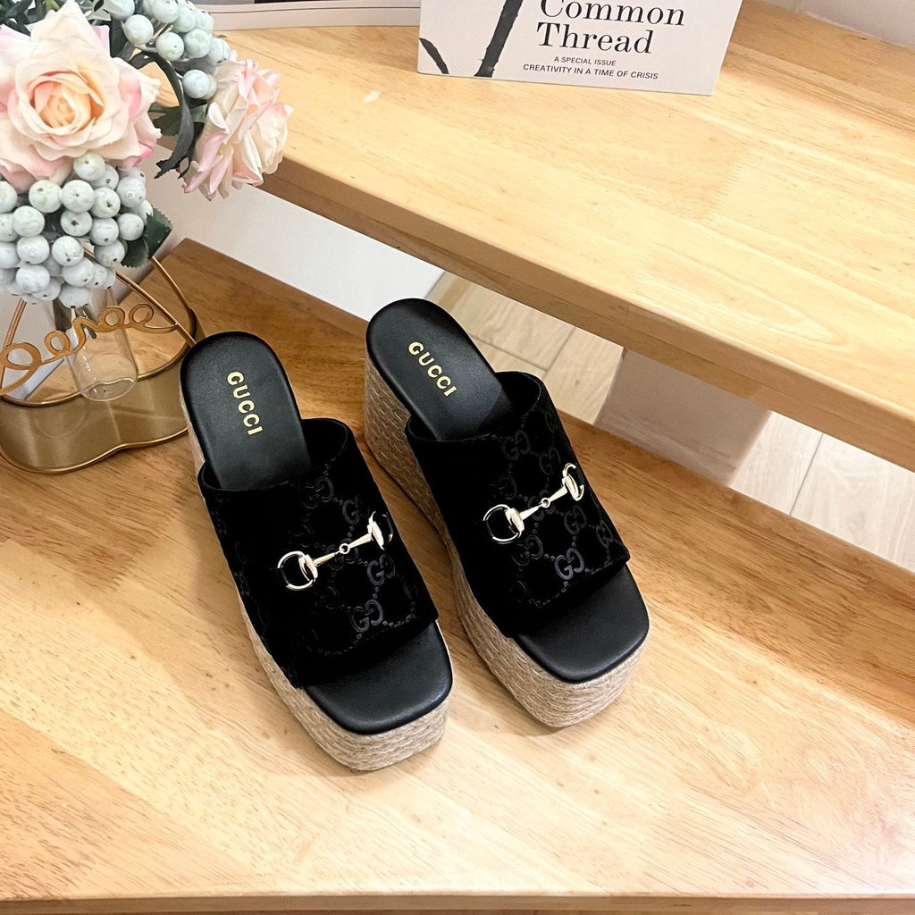 GUCCI 26S WEDGE SANDALS 100 MM IN BLACK VELVET