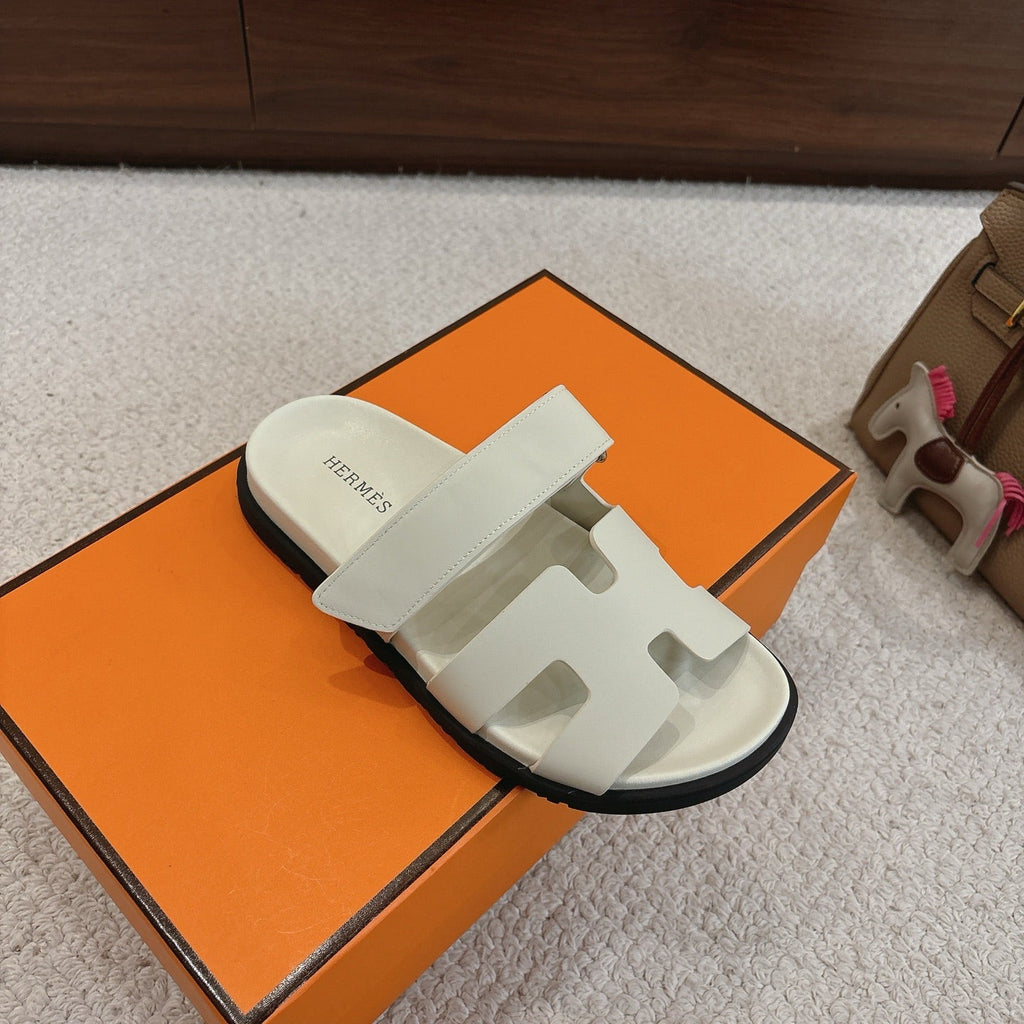 CHYPRE EPSOM SANDALS IN BEIGE CALFSKIN