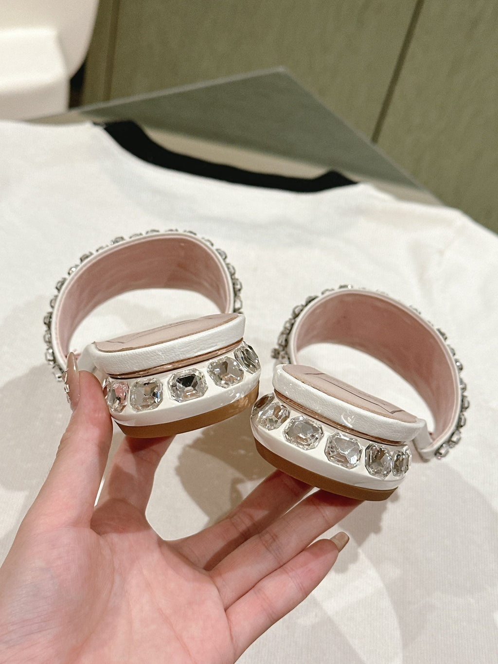 TRUMPET METALLIC MULES IN WHITE SMOOTH CALFSKIN WITH EMBELLISHED BUCKLE