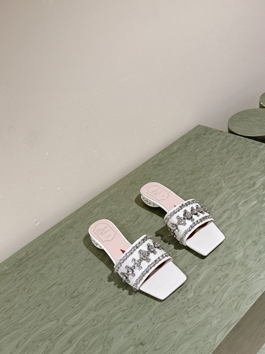 TRUMPET METALLIC MULES IN WHITE SMOOTH CALFSKIN WITH EMBELLISHED BUCKLE