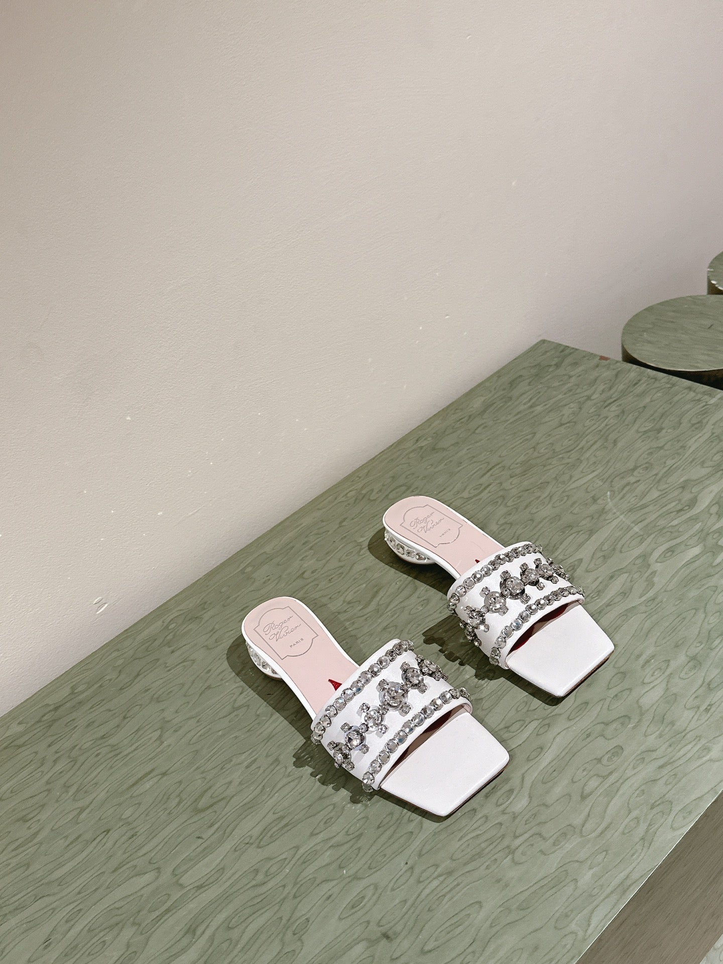 TRUMPET METALLIC MULES IN WHITE SMOOTH CALFSKIN WITH EMBELLISHED BUCKLE