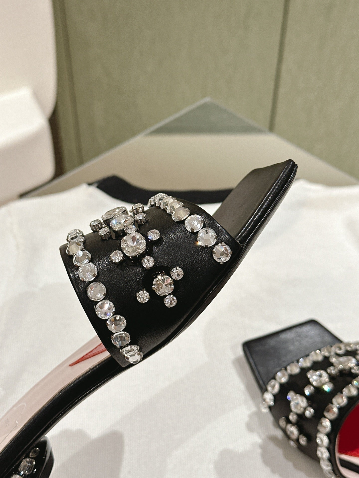 TRUMPET METALLIC MULES IN BLACK PATENT CALFSKIN WITH EMBELLISHED BUCKLE