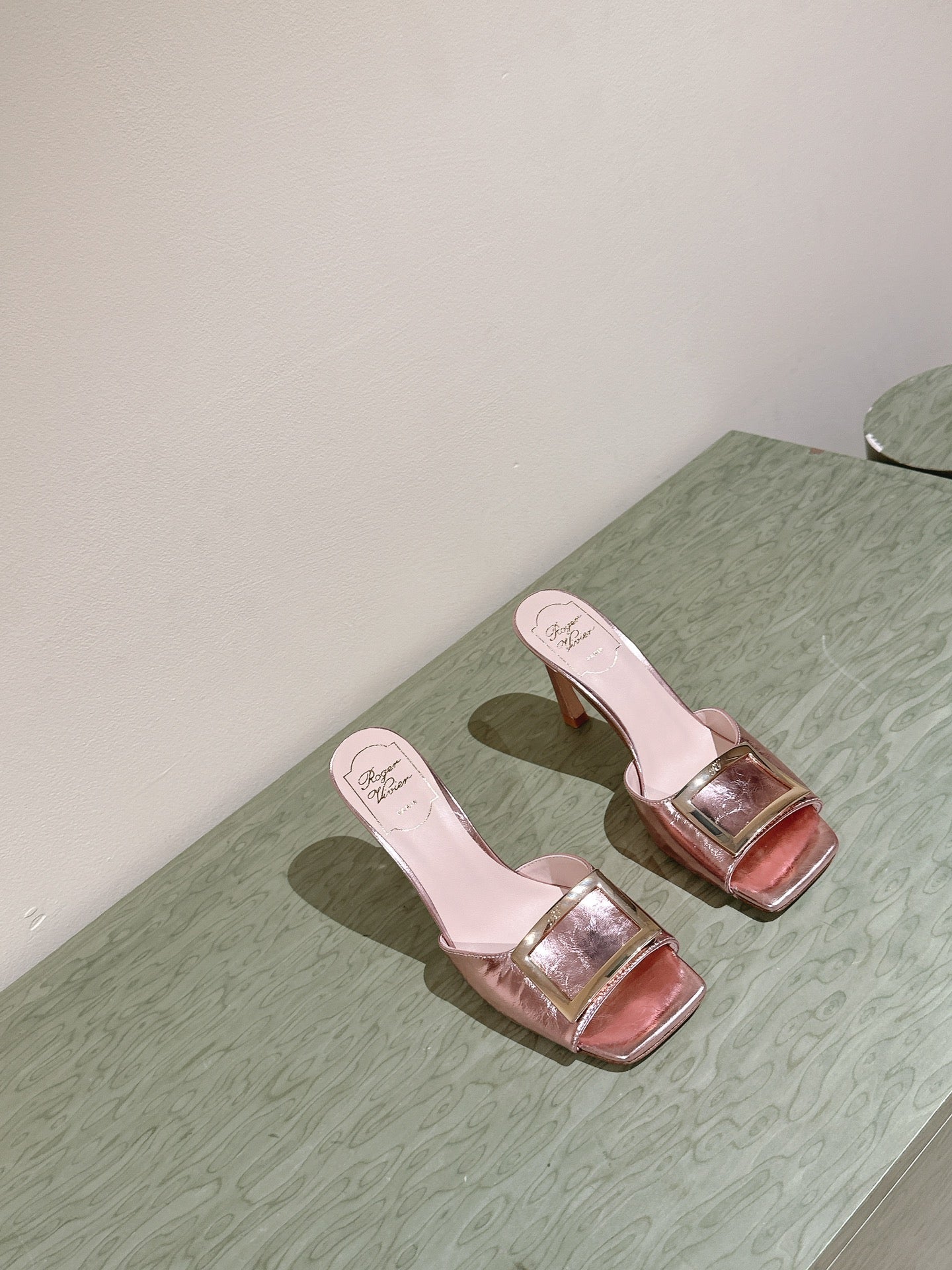 TRUMPET METALLIC MULES IN PINK PATENT CALFSKIN