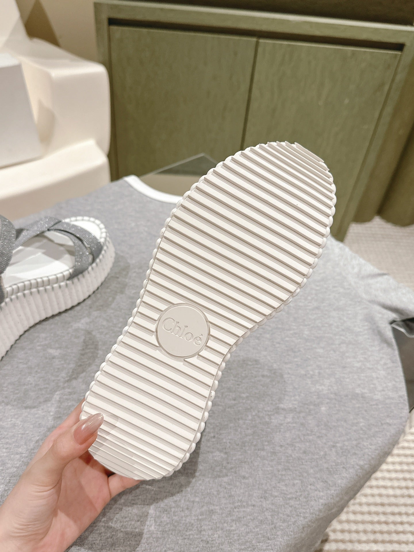 CHLOÉ 26S WEDGE SANDALS IN WHITE LAMBSKIN AND GREY CANVAS