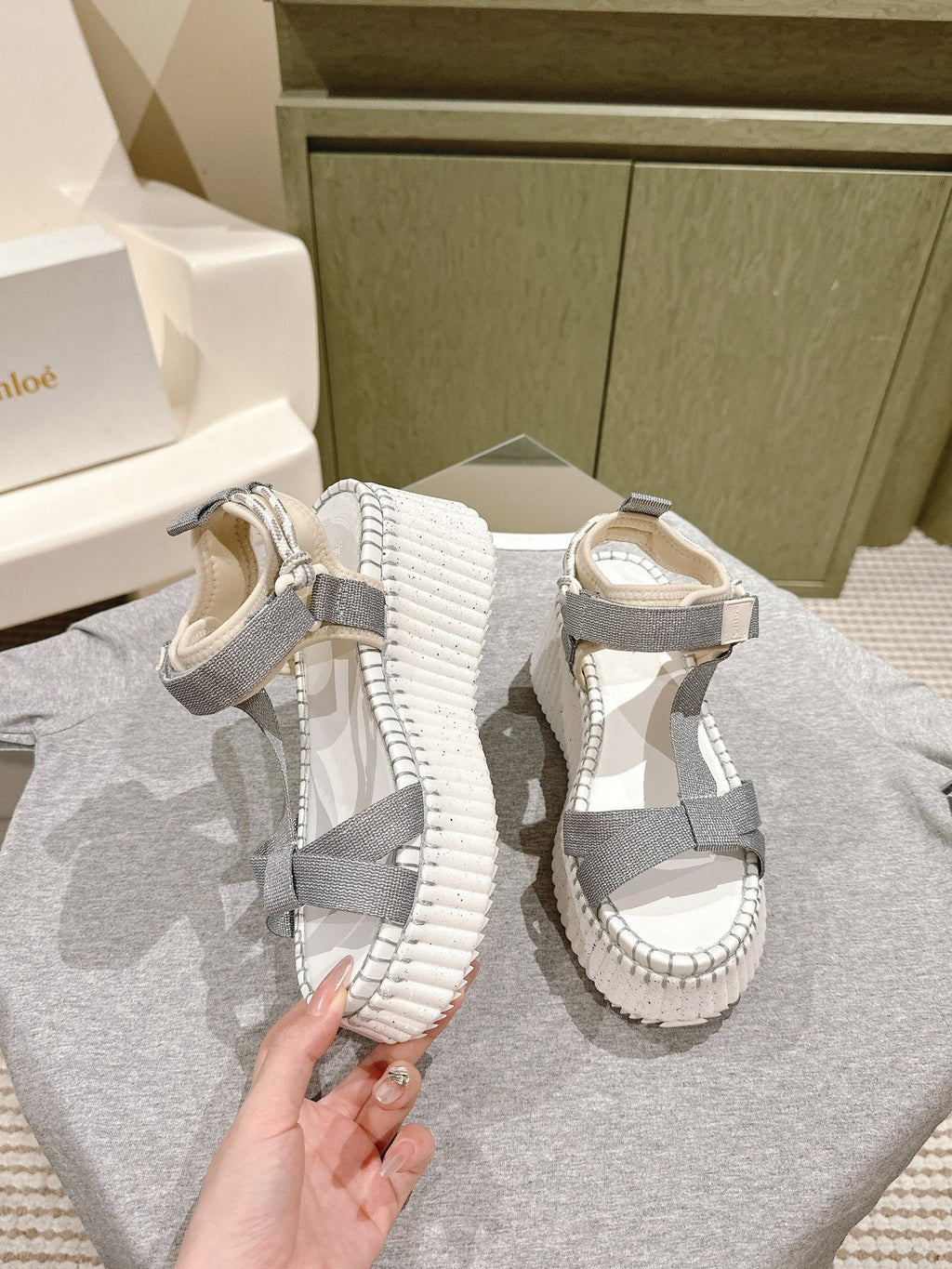 CHLOÉ 26S WEDGE SANDALS IN WHITE LAMBSKIN AND GREY CANVAS