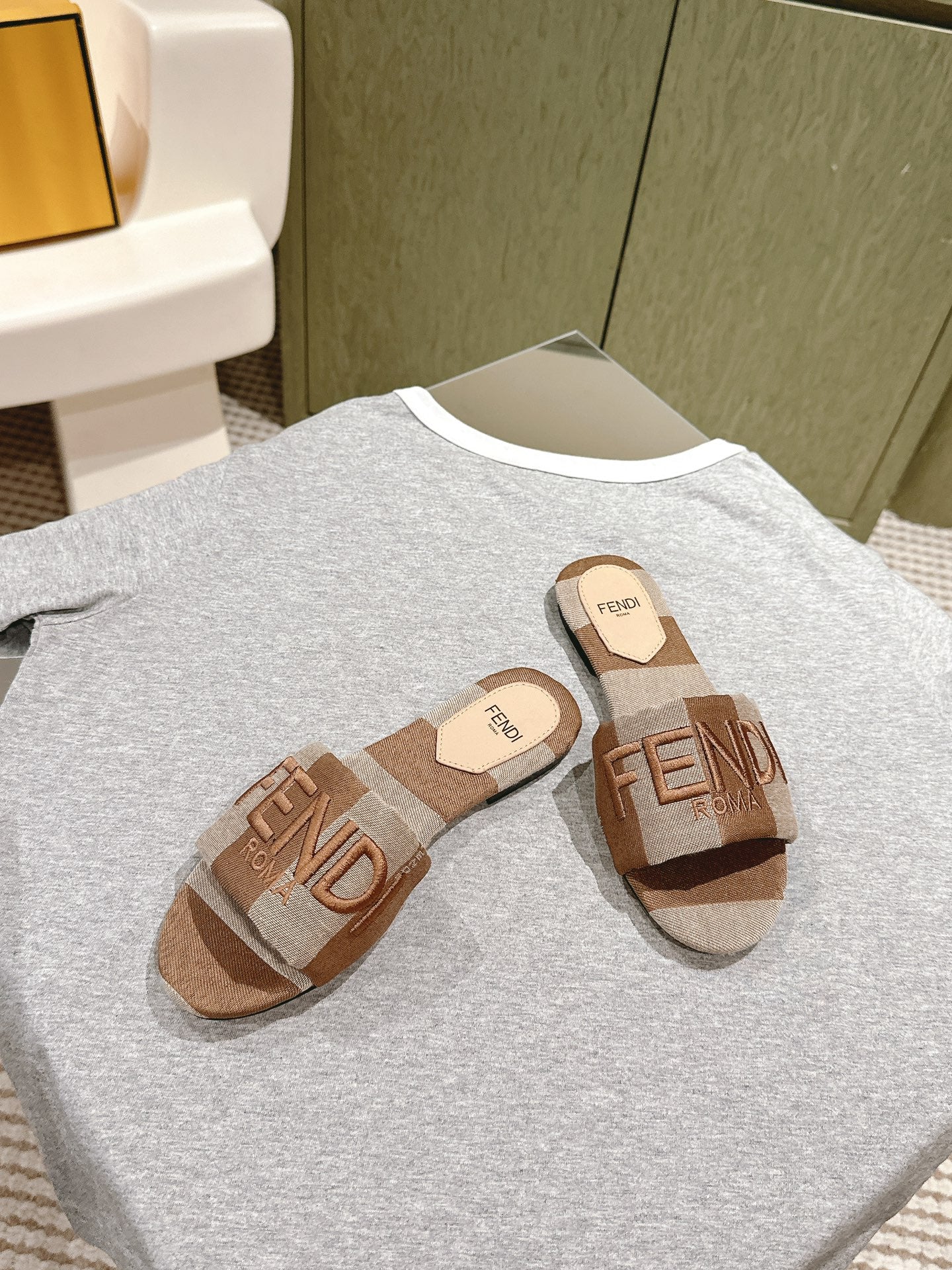 FENDI 26S SLIDE SANDALS IN BEIGE AND BROWN CANVAS
