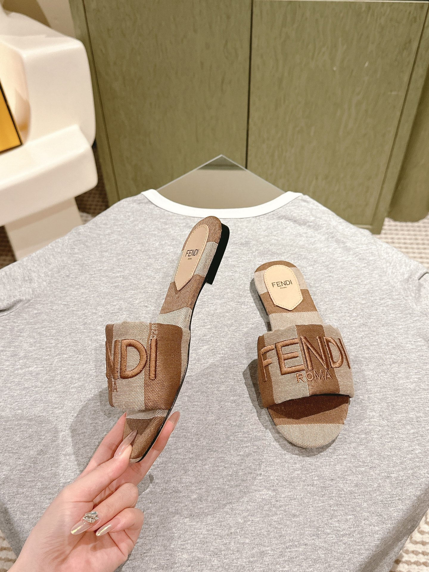 FENDI 26S SLIDE SANDALS IN BEIGE AND BROWN CANVAS