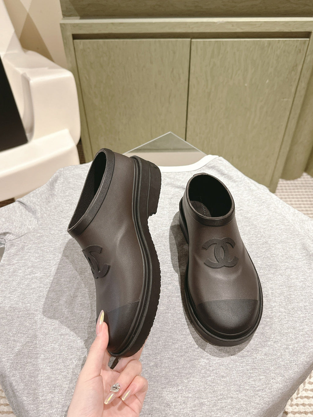 CC RAIN BOOTS IN BROWN AND BLACK TPU