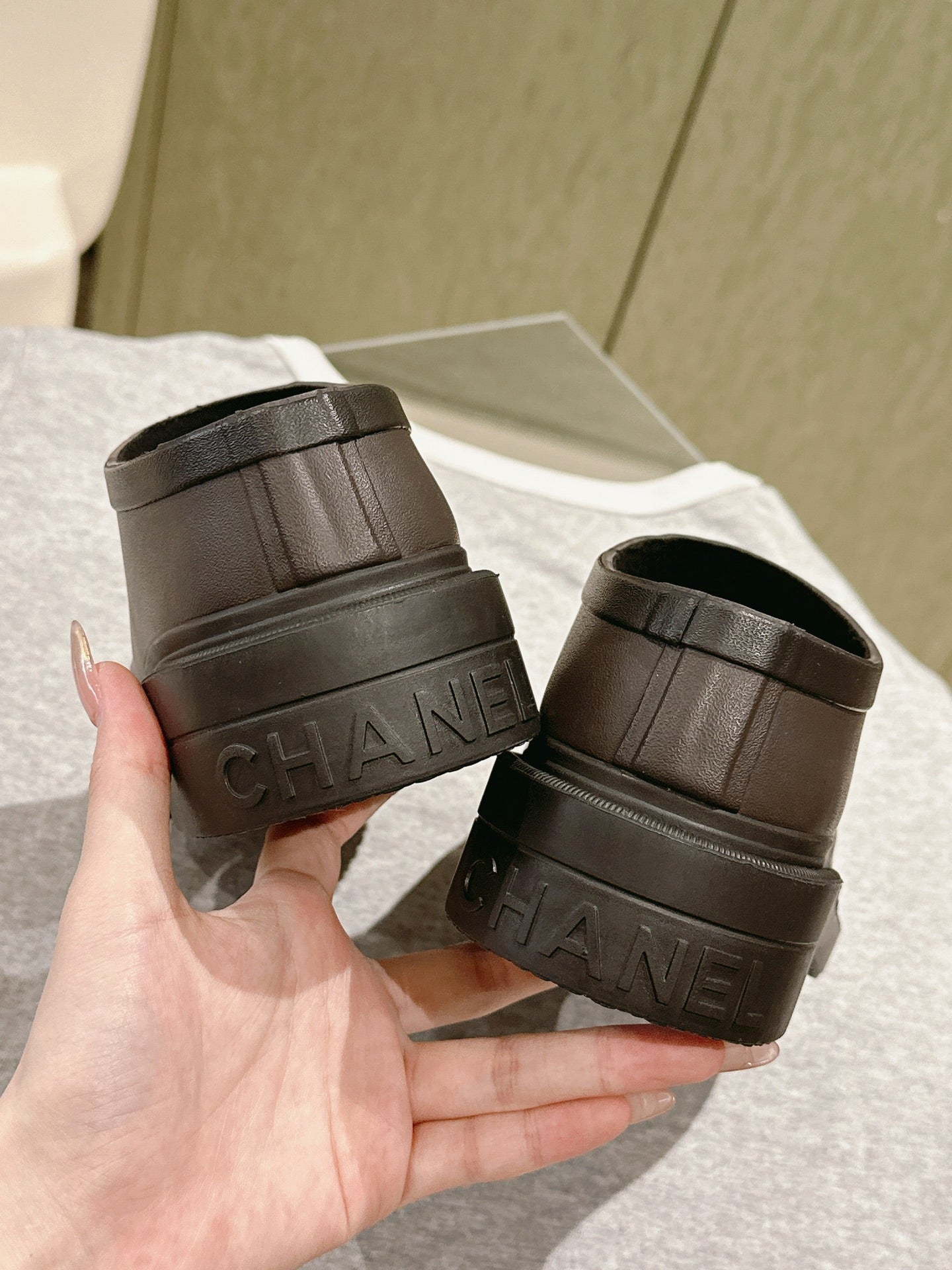 CC RAIN BOOTS IN BROWN AND BLACK TPU