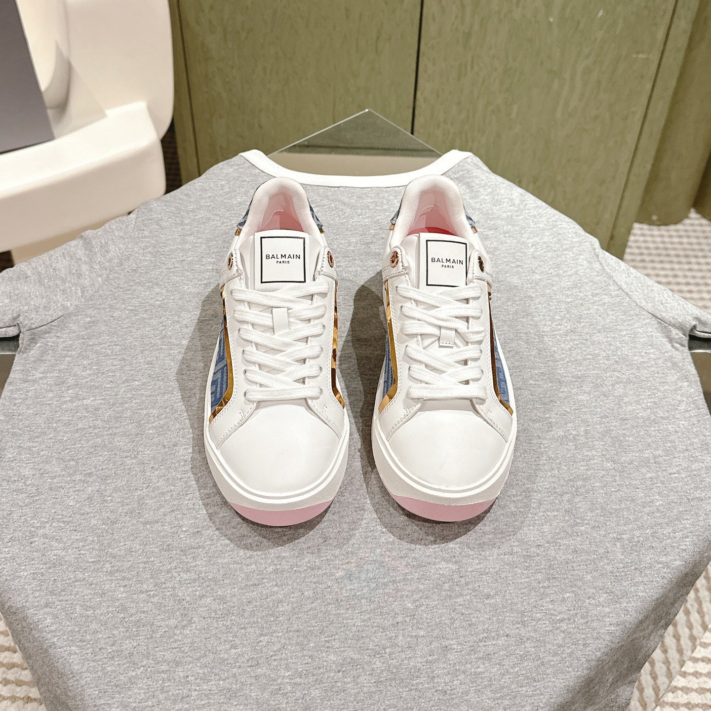 BALMAIN 26S SNEAKERS IN WHITE CALFSKIN AND BLUE CANVAS WITH LIGHT PINK SOLE