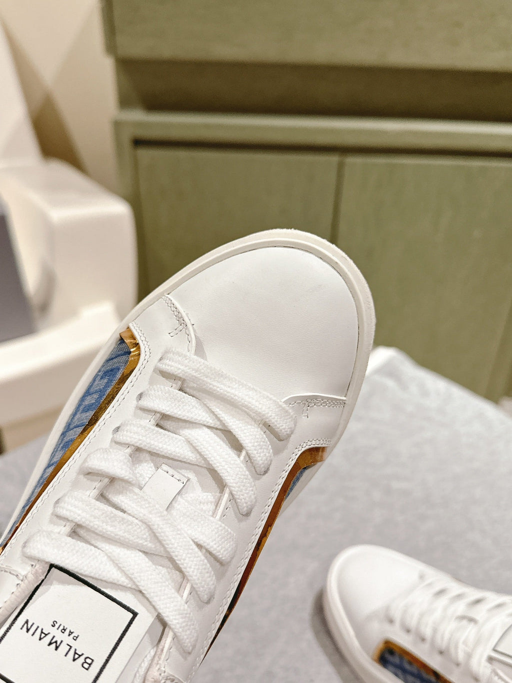 BALMAIN 26S SNEAKERS IN WHITE CALFSKIN AND BLUE CANVAS WITH LIGHT PINK SOLE