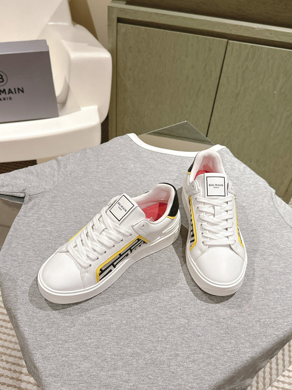 BALMAIN 26S SNEAKERS IN WHITE CALFSKIN AND BEIGE CANVAS