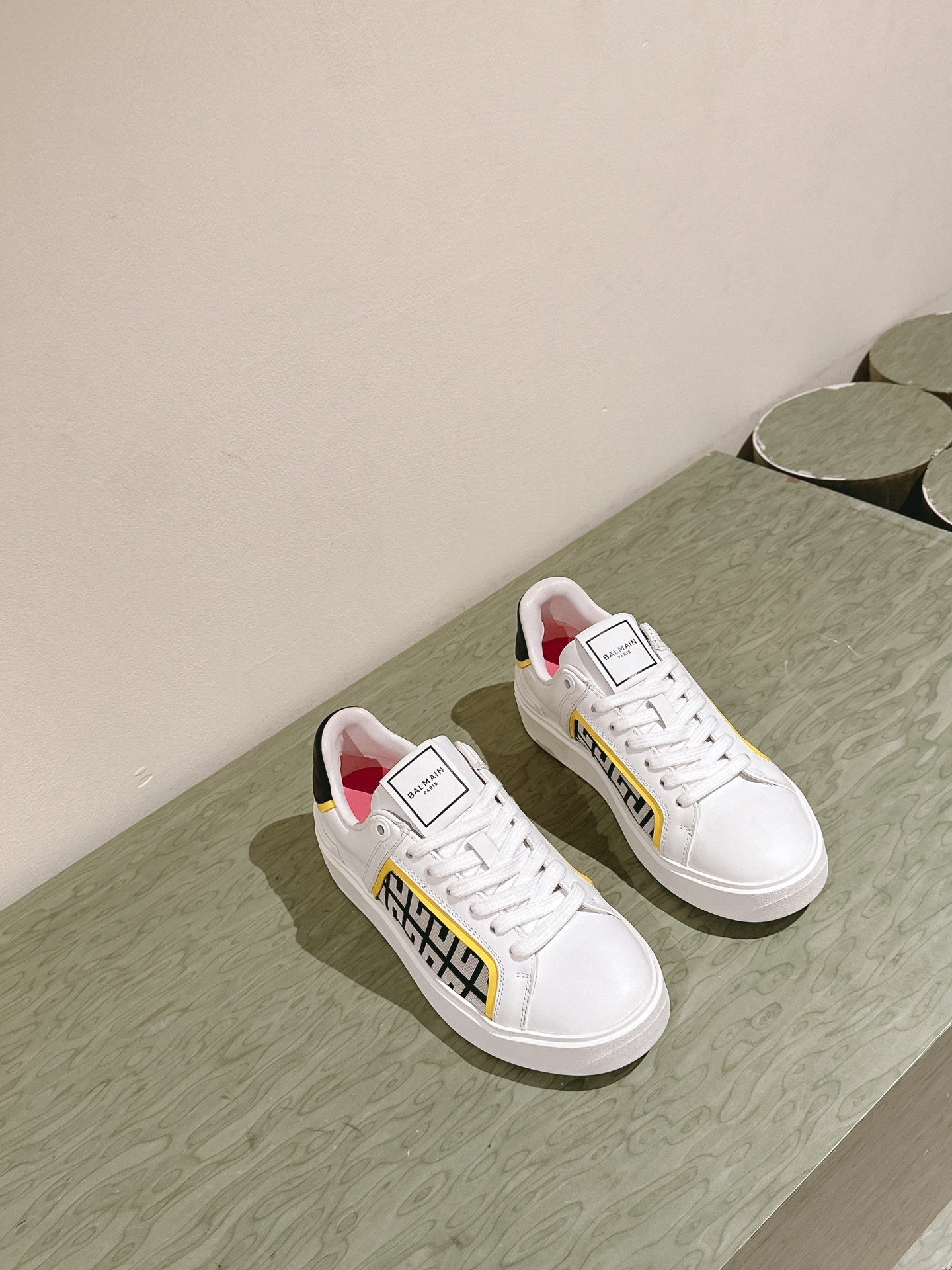 BALMAIN 26S SNEAKERS IN WHITE CALFSKIN AND BEIGE CANVAS