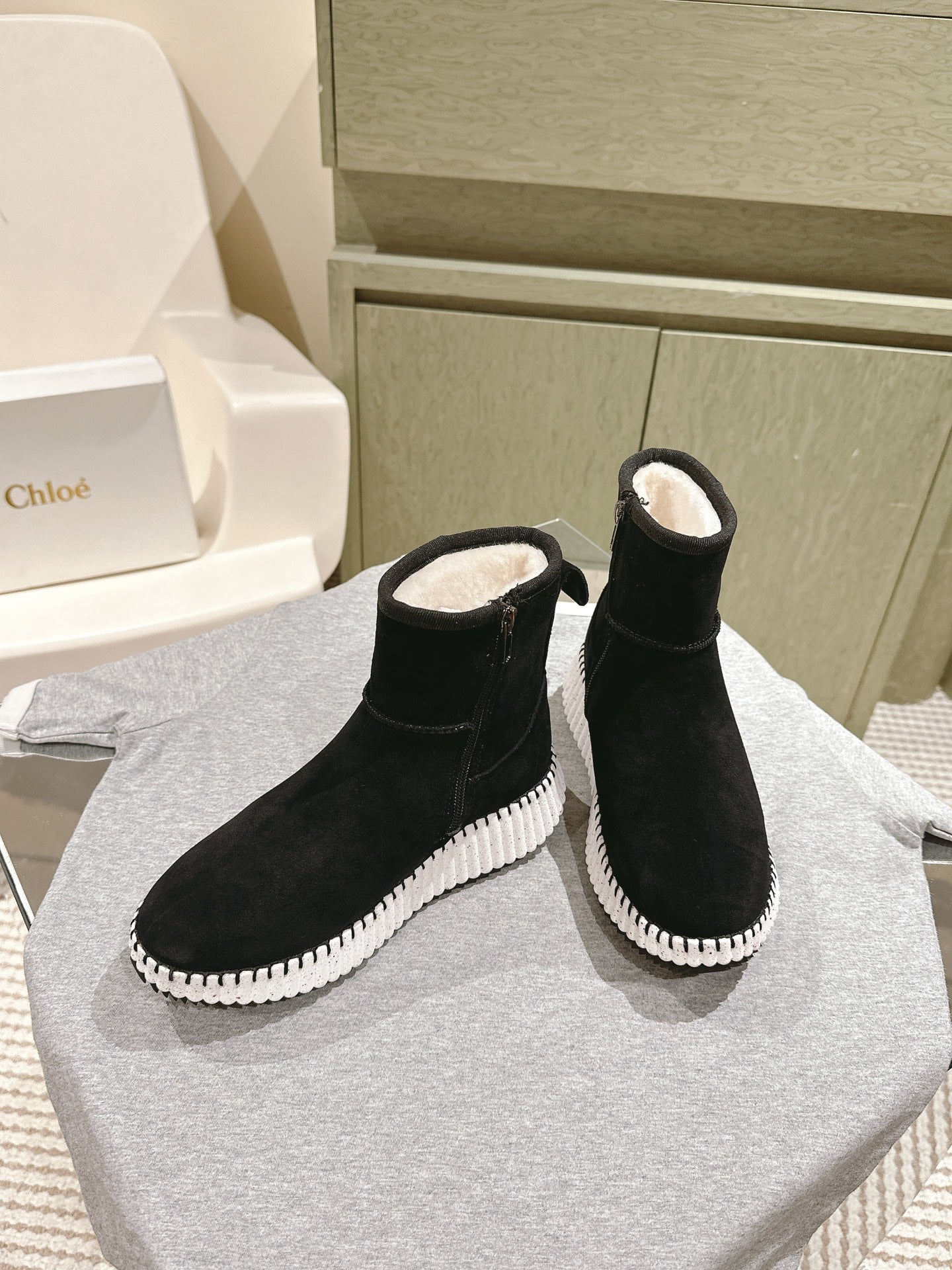 CHLOÉ 26S SHEARLING ANKLE BOOTS IN BLACK SUEDE