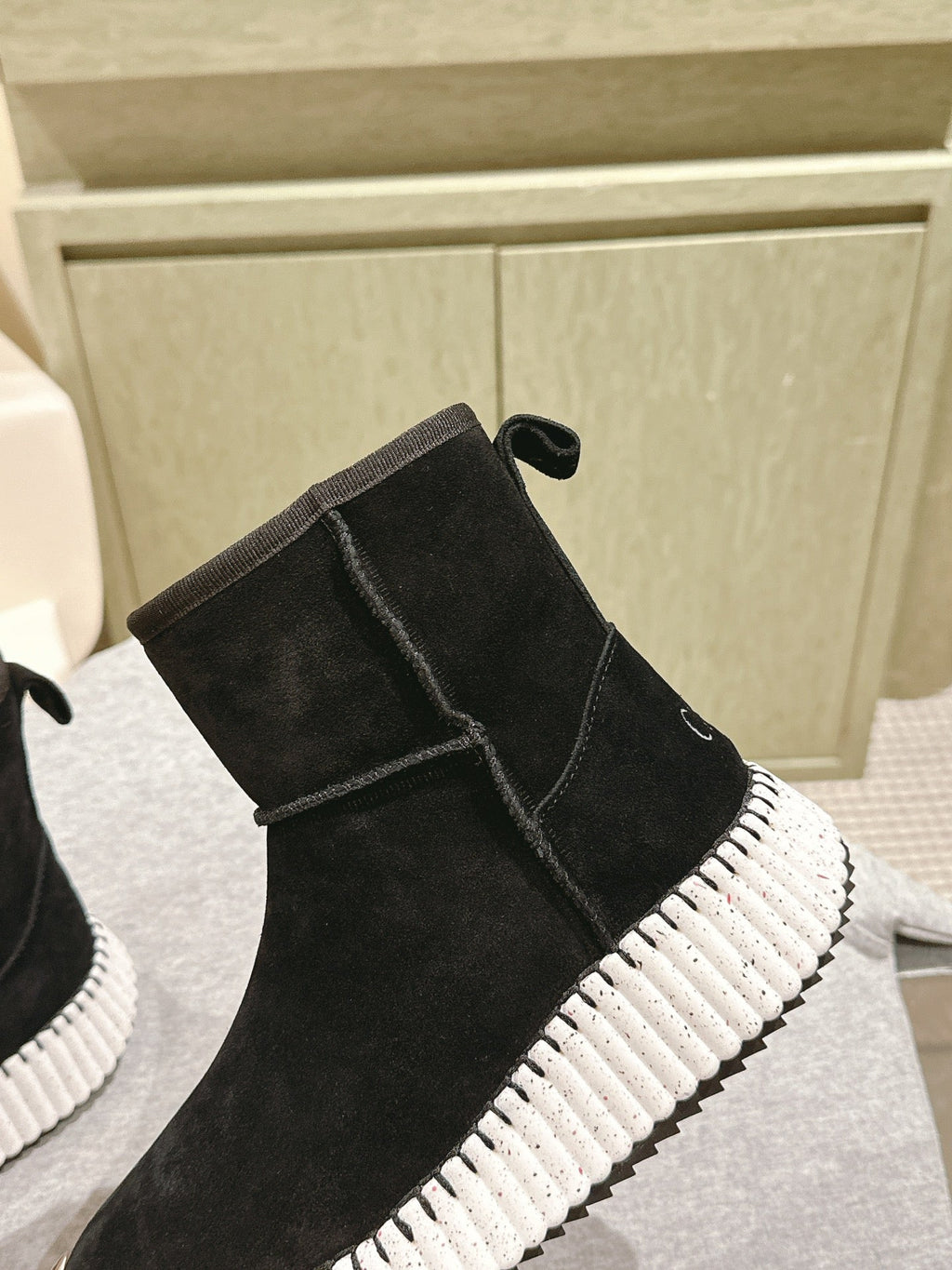 CHLOÉ 26S SHEARLING ANKLE BOOTS IN BLACK SUEDE