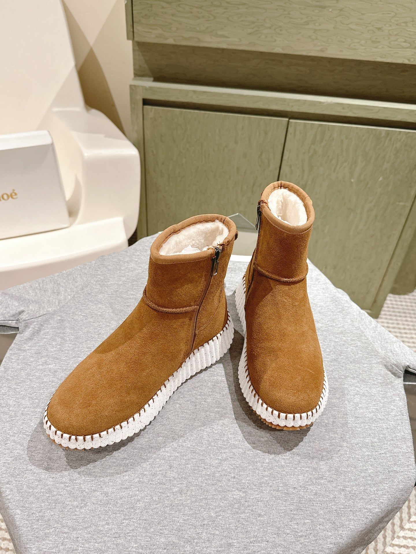 CHLOÉ 26S SHEARLING ANKLE BOOTS IN BROWN SUEDE