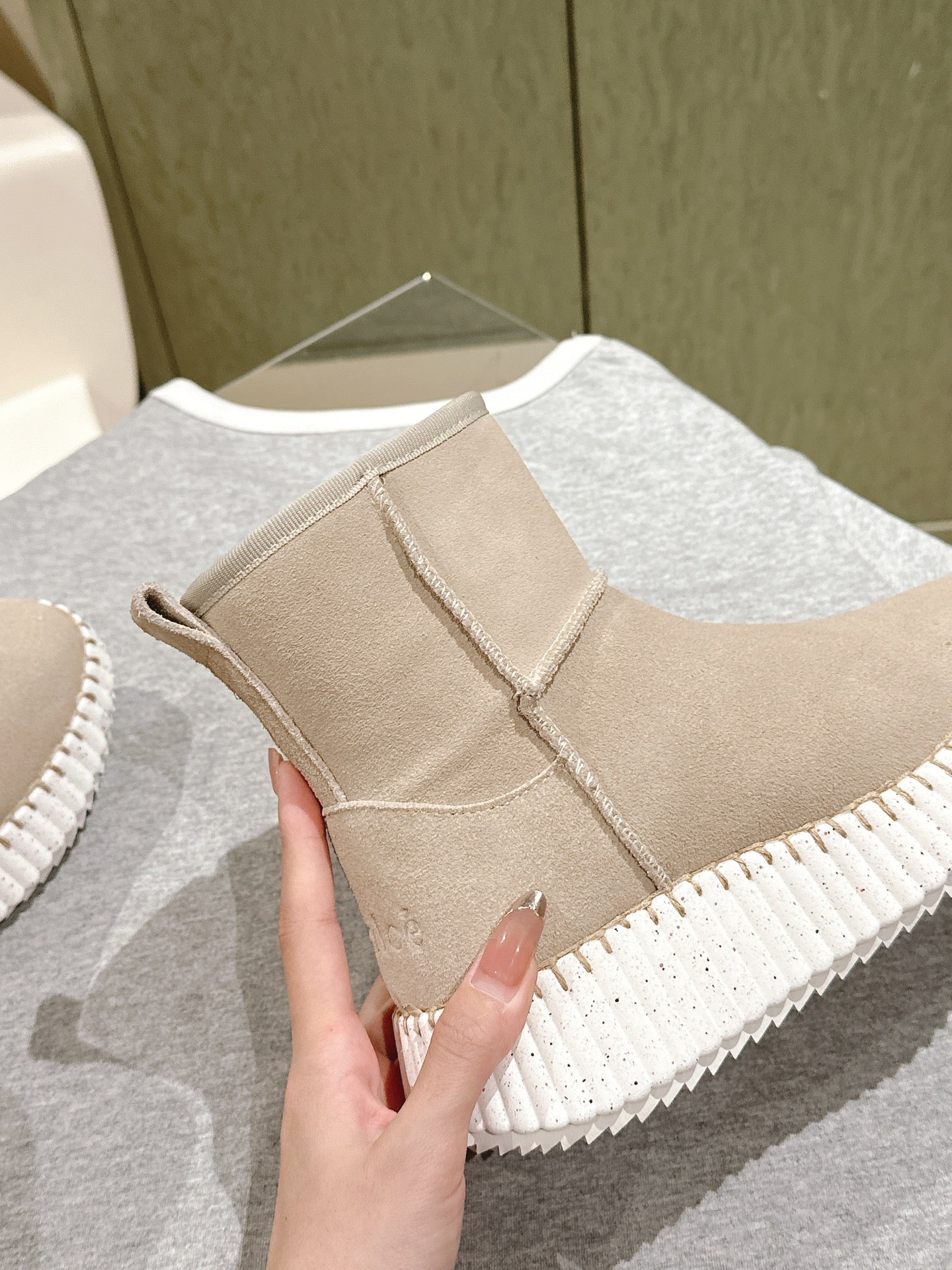 CHLOÉ 26S SHEARLING ANKLE BOOTS IN BEIGE SUEDE