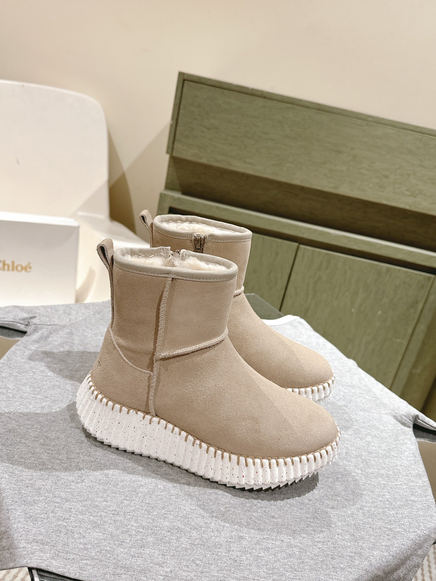 CHLOÉ 26S SHEARLING ANKLE BOOTS IN BEIGE SUEDE