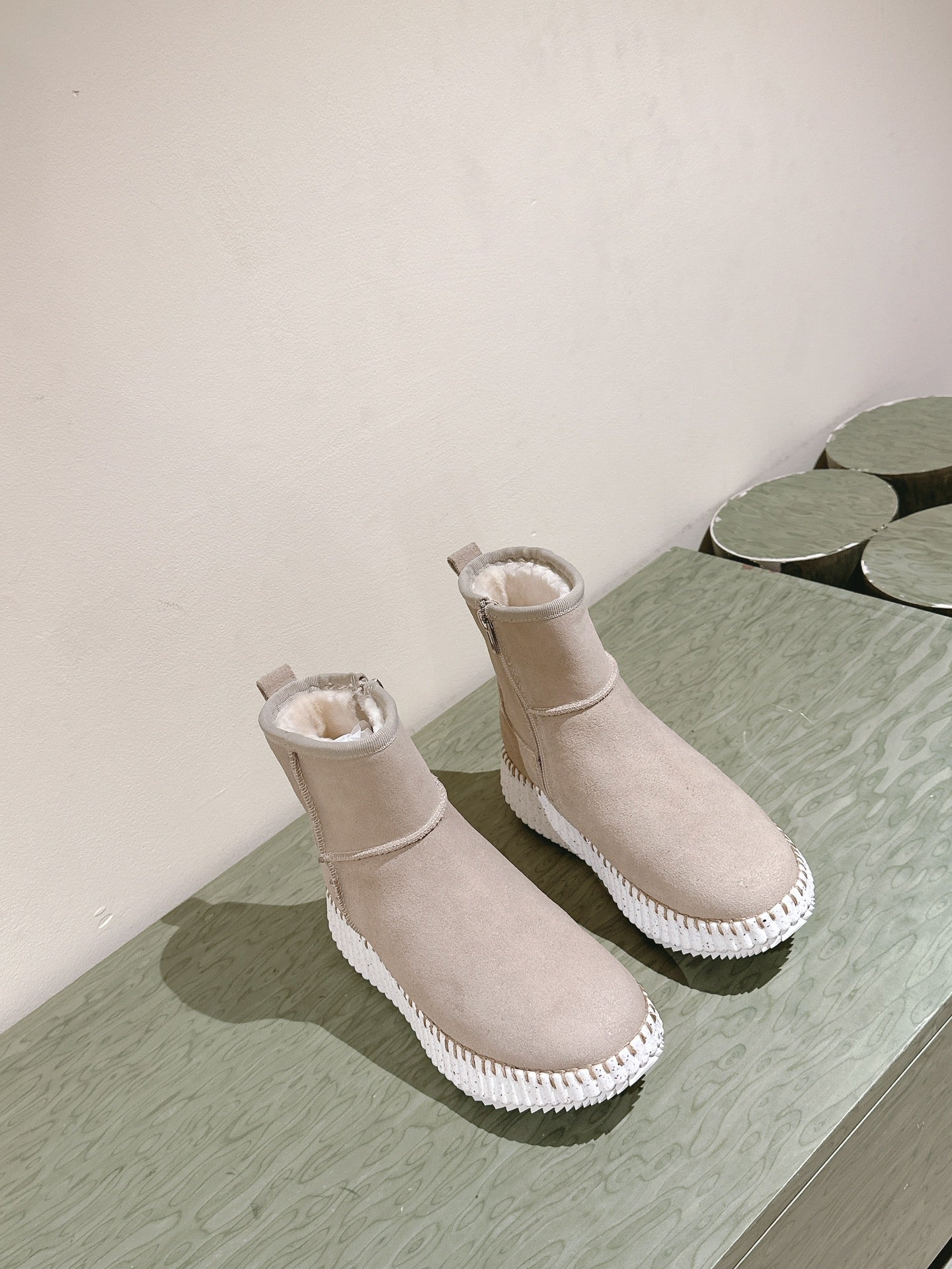 CHLOÉ 26S SHEARLING ANKLE BOOTS IN BEIGE SUEDE