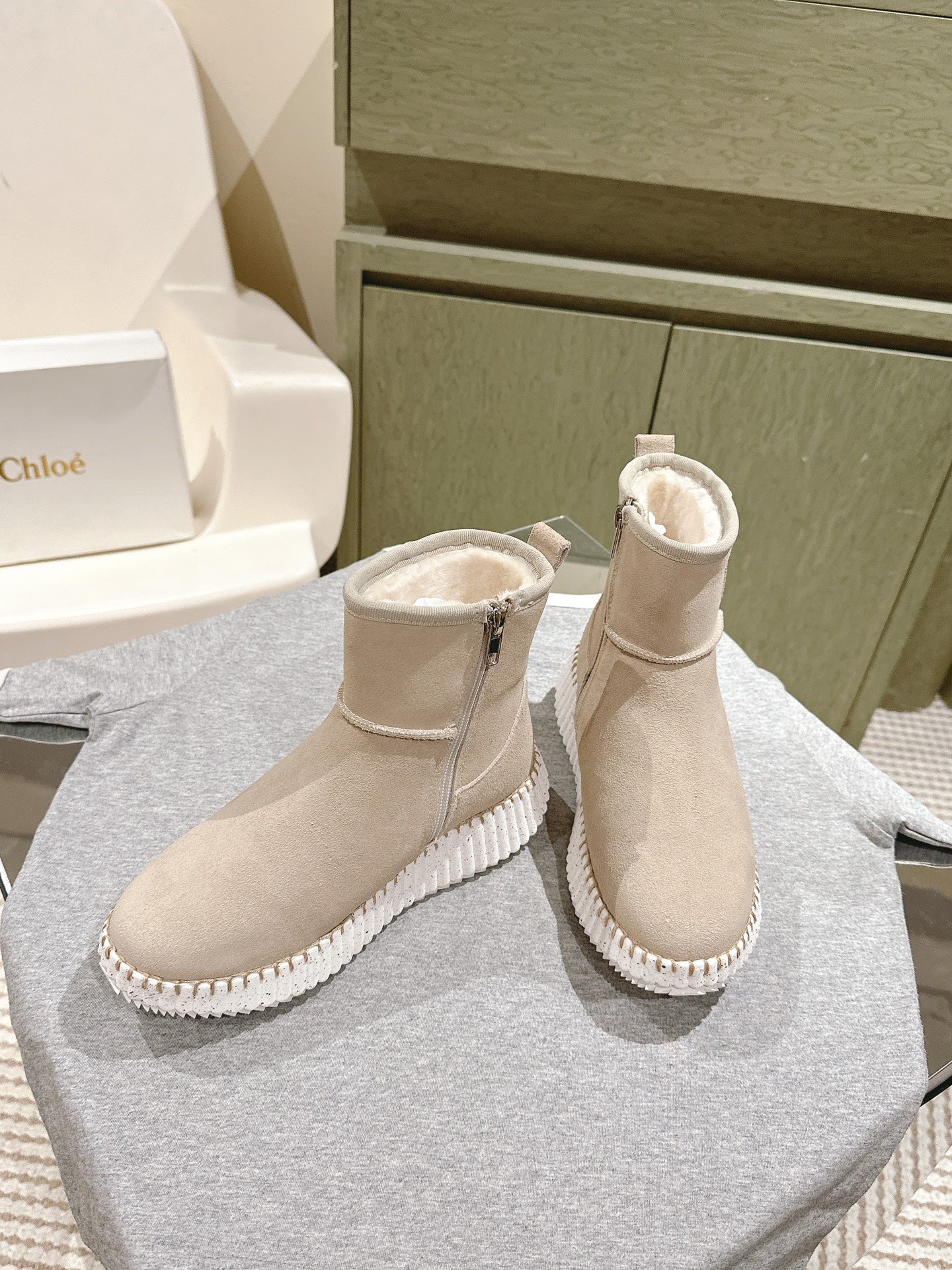 CHLOÉ 26S SHEARLING ANKLE BOOTS IN BEIGE SUEDE