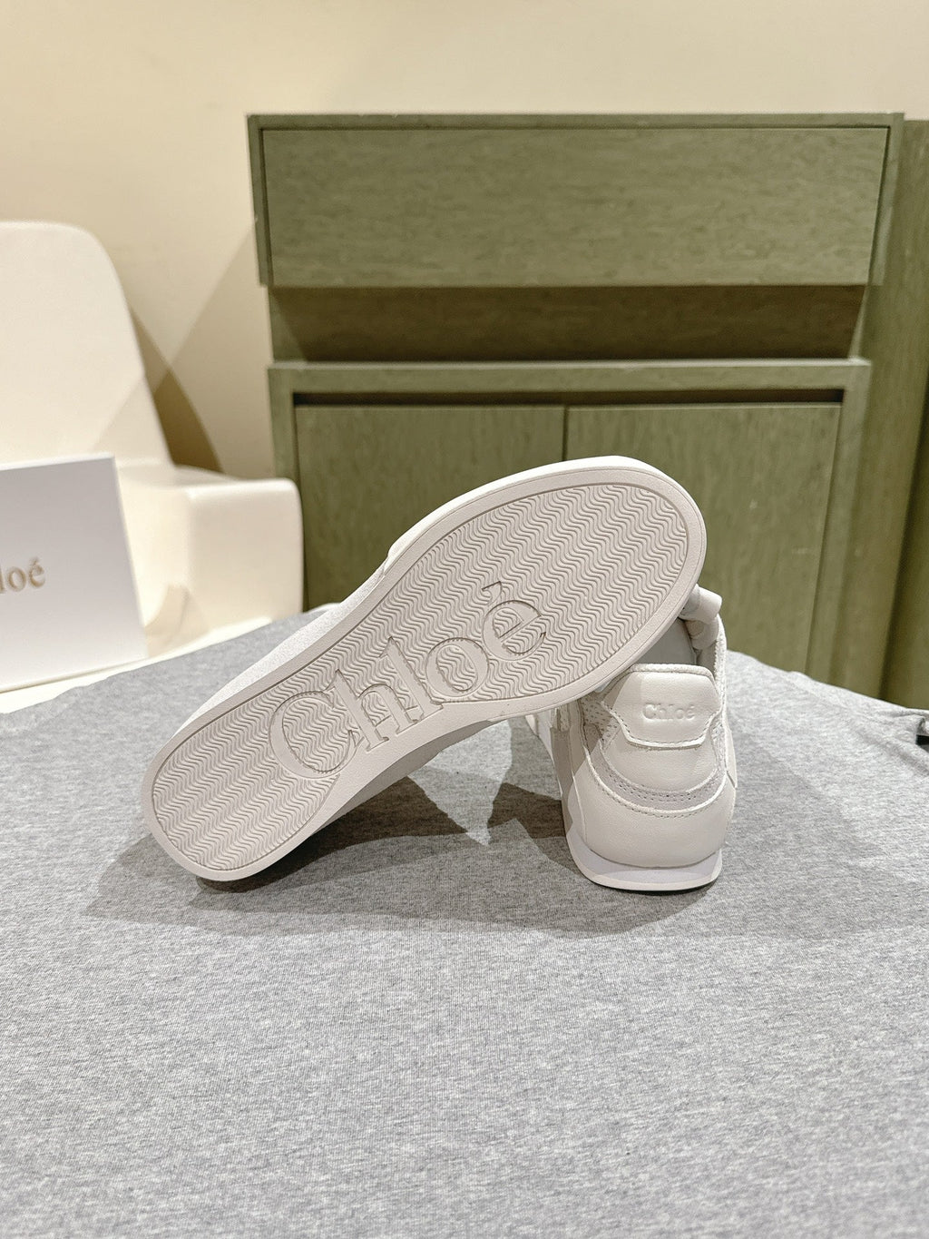 CHLOÉ 26S SNEAKERS IN WHITE CALFSKIN AND SUEDE