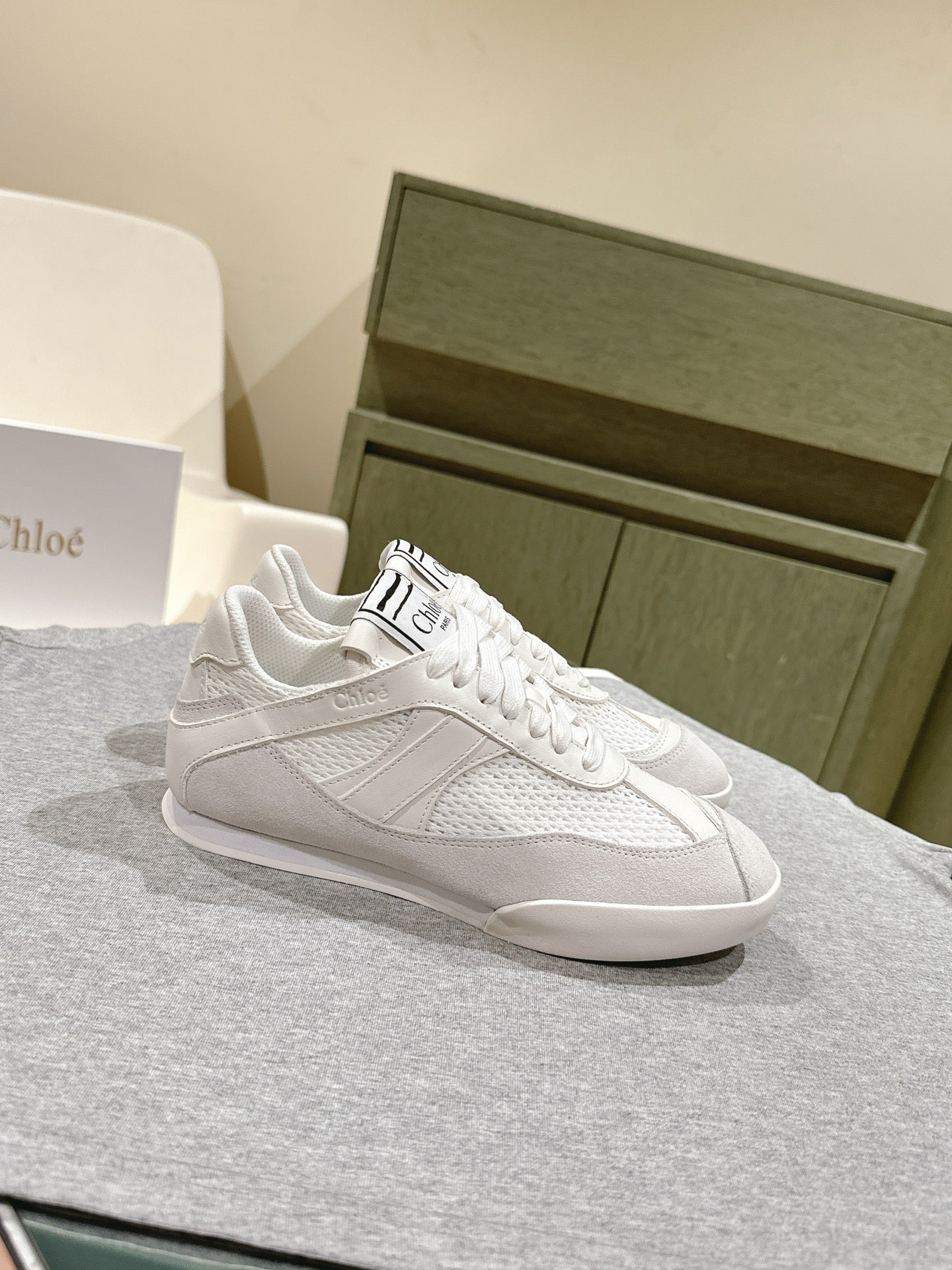 CHLOÉ 26S SNEAKERS IN WHITE CALFSKIN AND SUEDE