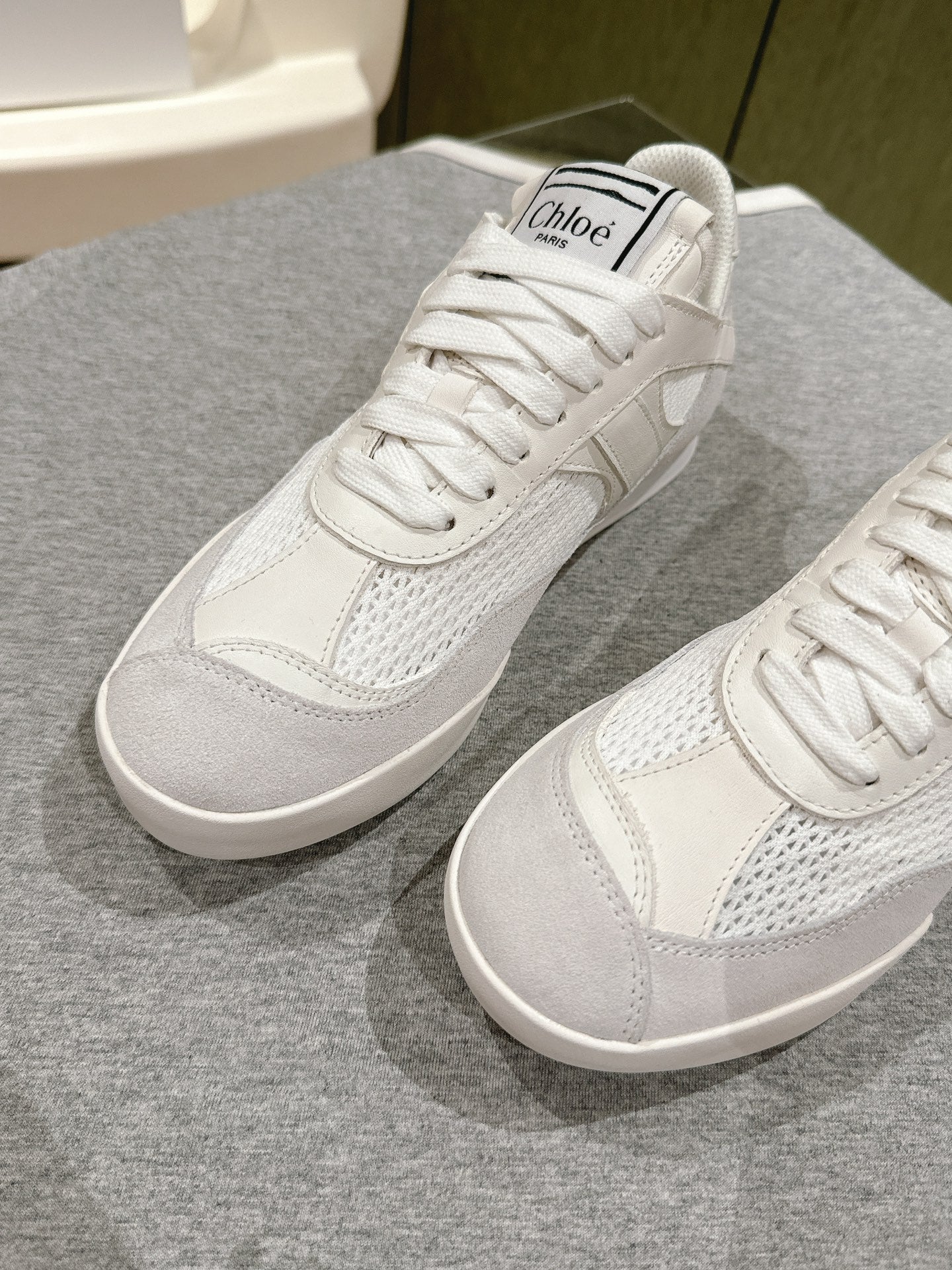 CHLOÉ 26S SNEAKERS IN WHITE CALFSKIN AND SUEDE