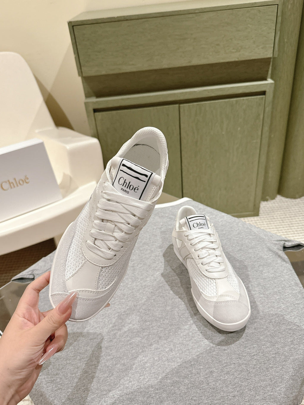 CHLOÉ 26S SNEAKERS IN WHITE CALFSKIN AND SUEDE