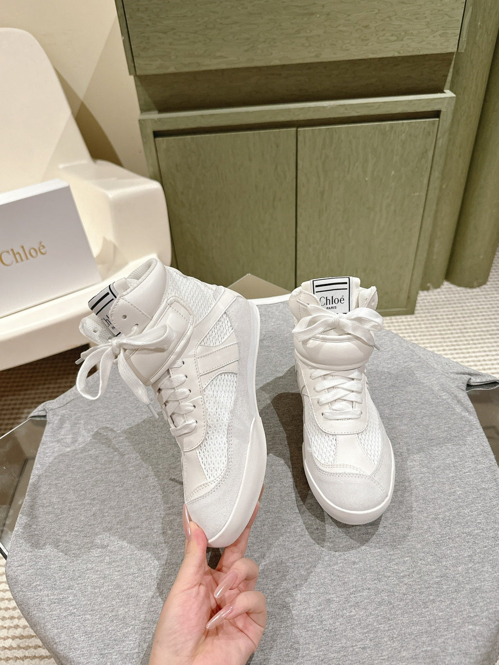 CHLOÉ 26S HIGH-TOP SNEAKERS IN WHITE CALFSKIN AND SUEDE