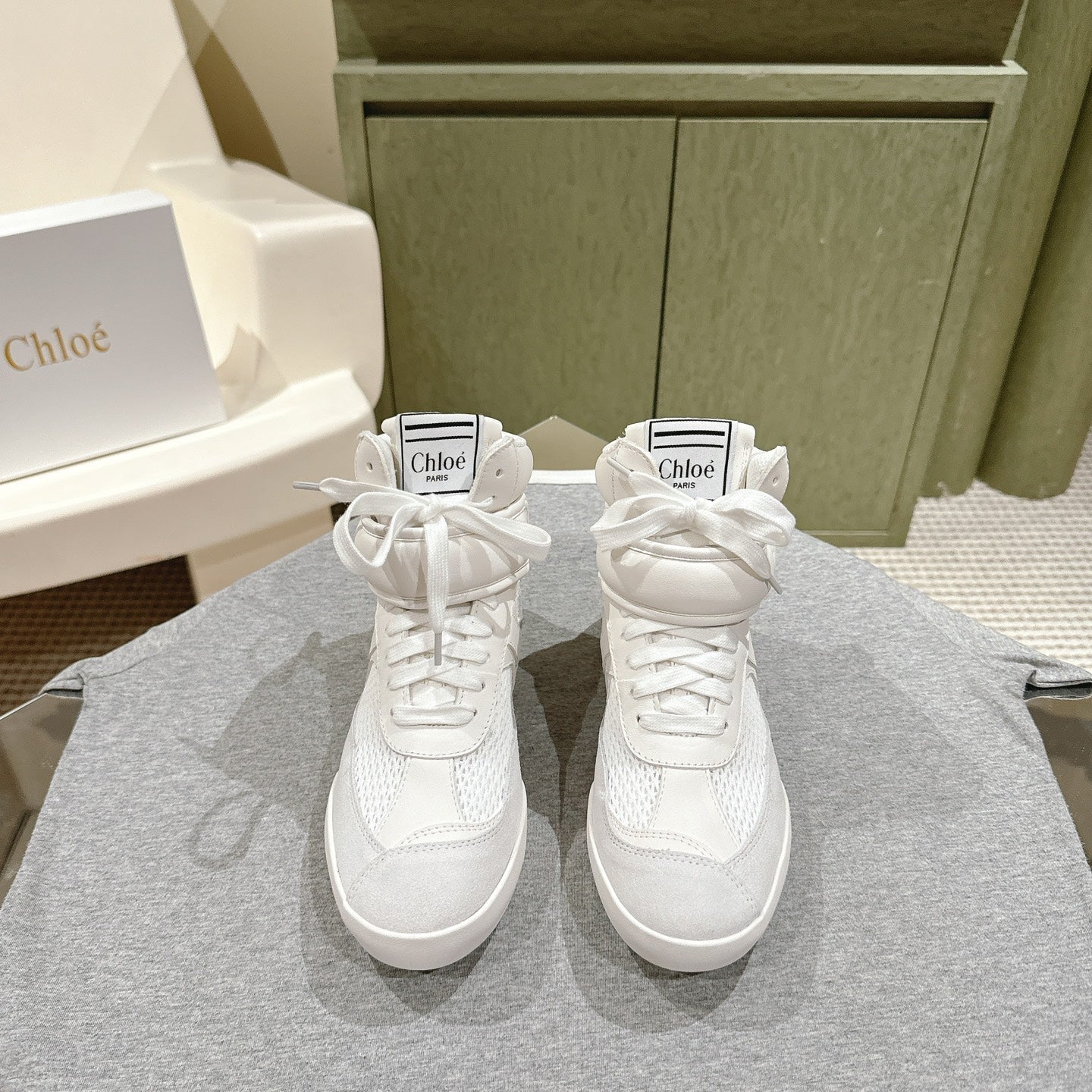 CHLOÉ 26S HIGH-TOP SNEAKERS IN WHITE CALFSKIN AND SUEDE