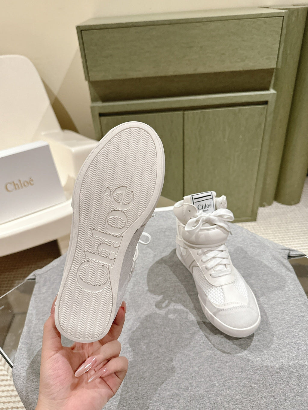 CHLOÉ 26S HIGH-TOP SNEAKERS IN WHITE CALFSKIN AND SUEDE