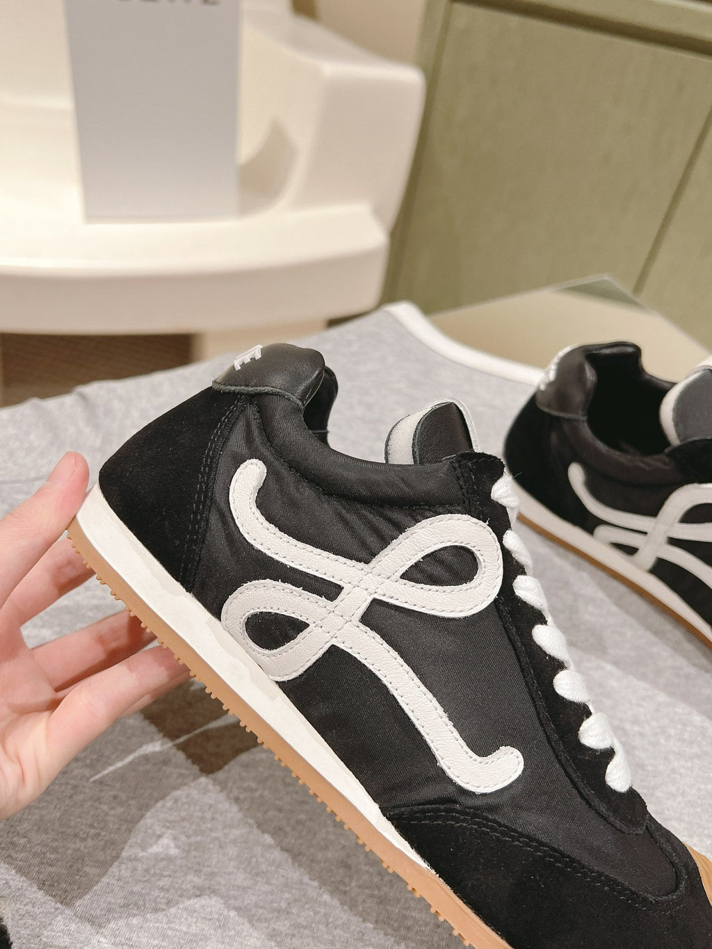 LW FLOW RUNNER TRAINERS IN BLACK SUEDE AND MESH