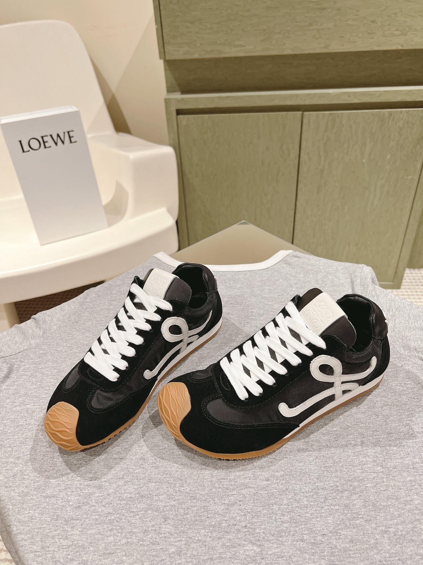 LW FLOW RUNNER TRAINERS IN BLACK SUEDE AND MESH