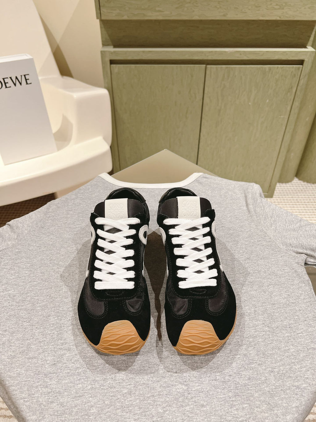 LW FLOW RUNNER TRAINERS IN BLACK SUEDE AND MESH