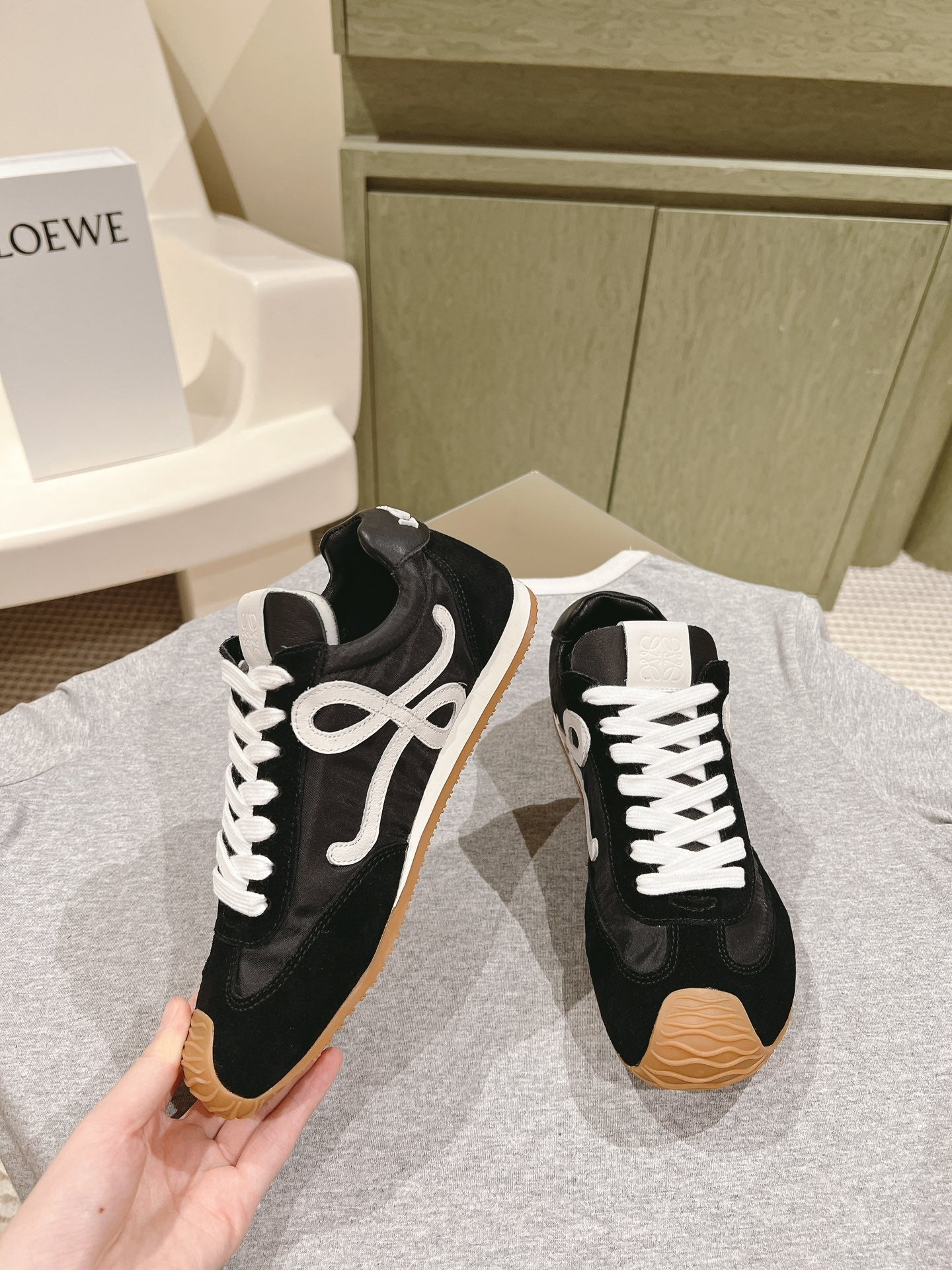 LW FLOW RUNNER TRAINERS IN BLACK SUEDE AND MESH