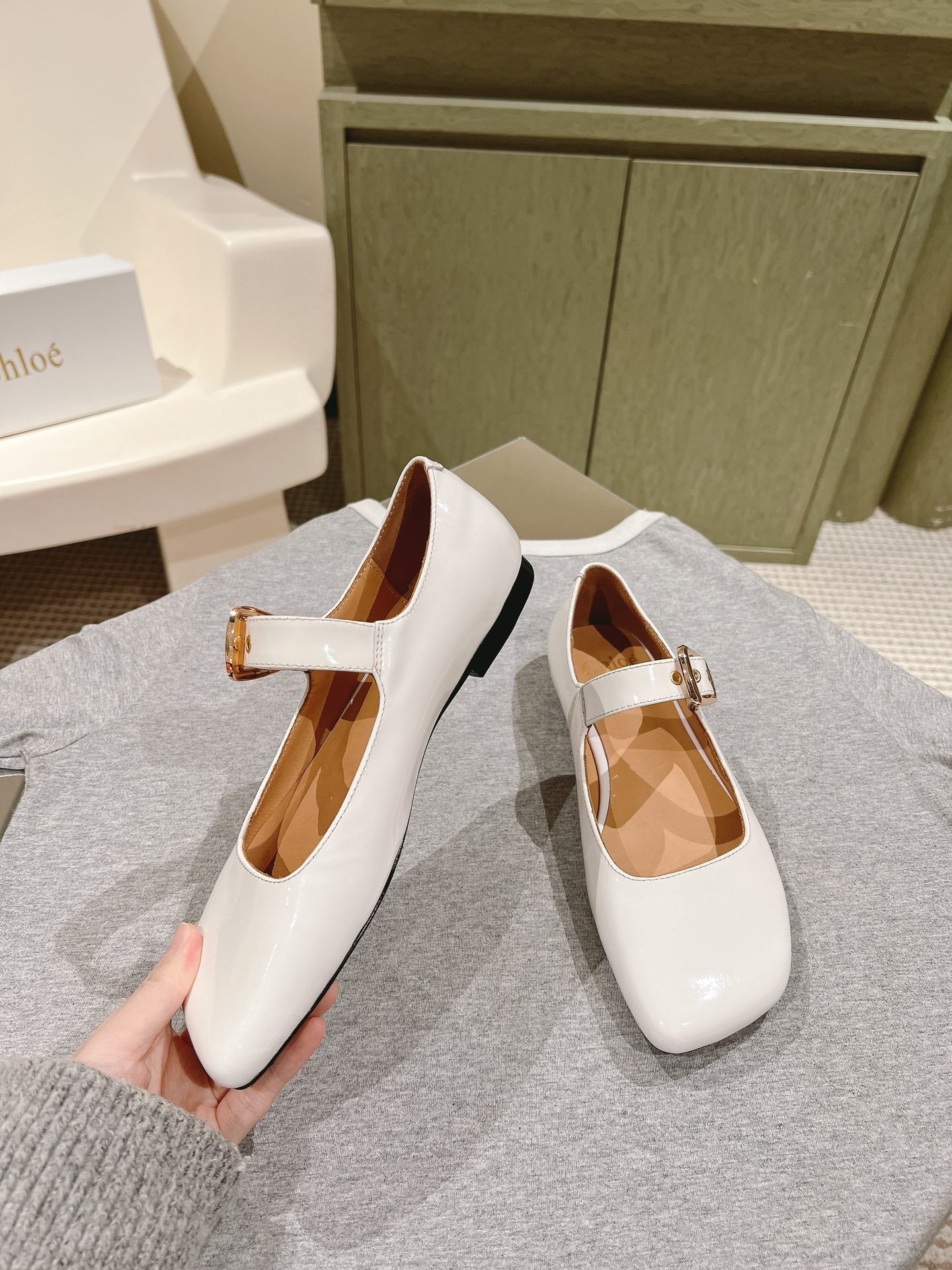 CHLOÉ 26S MARY JANE FLATS IN WHITE GLOSSY CALFSKIN