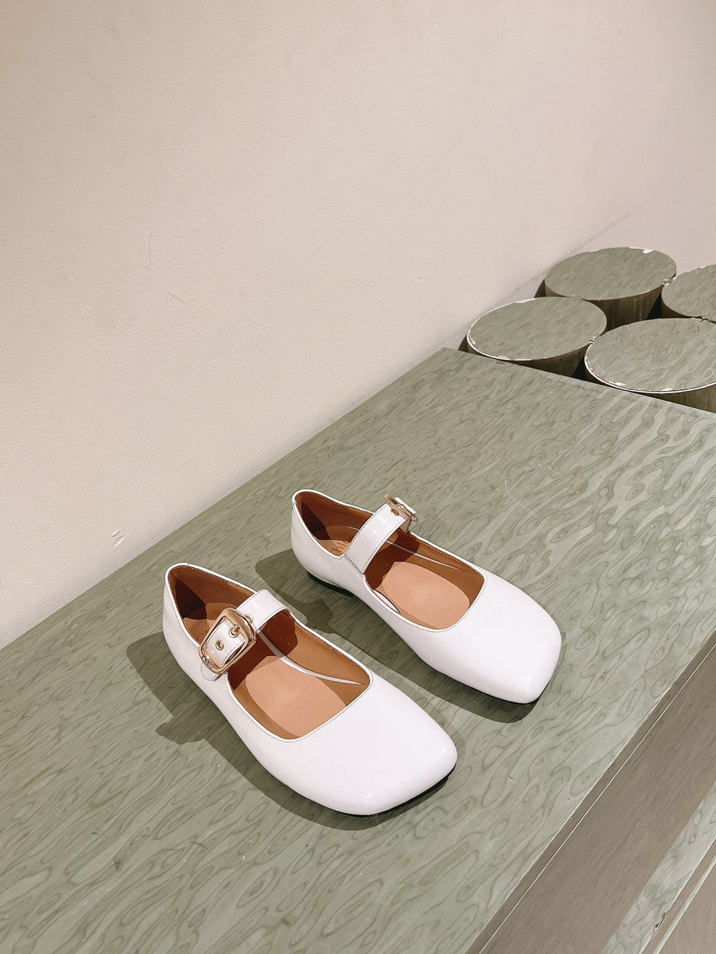 CHLOÉ 26S MARY JANE FLATS IN WHITE GLOSSY CALFSKIN
