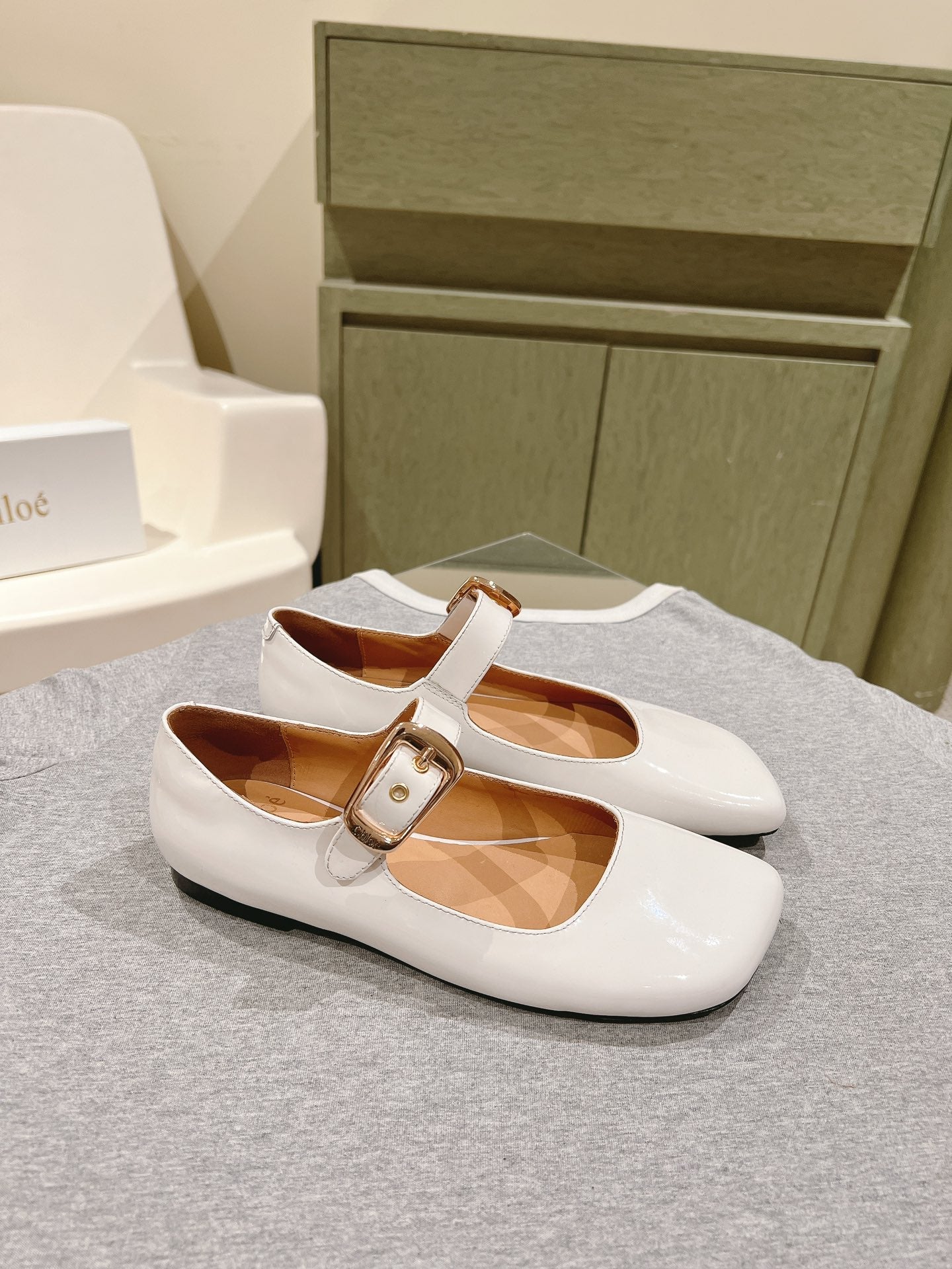 CHLOÉ 26S MARY JANE FLATS IN WHITE GLOSSY CALFSKIN
