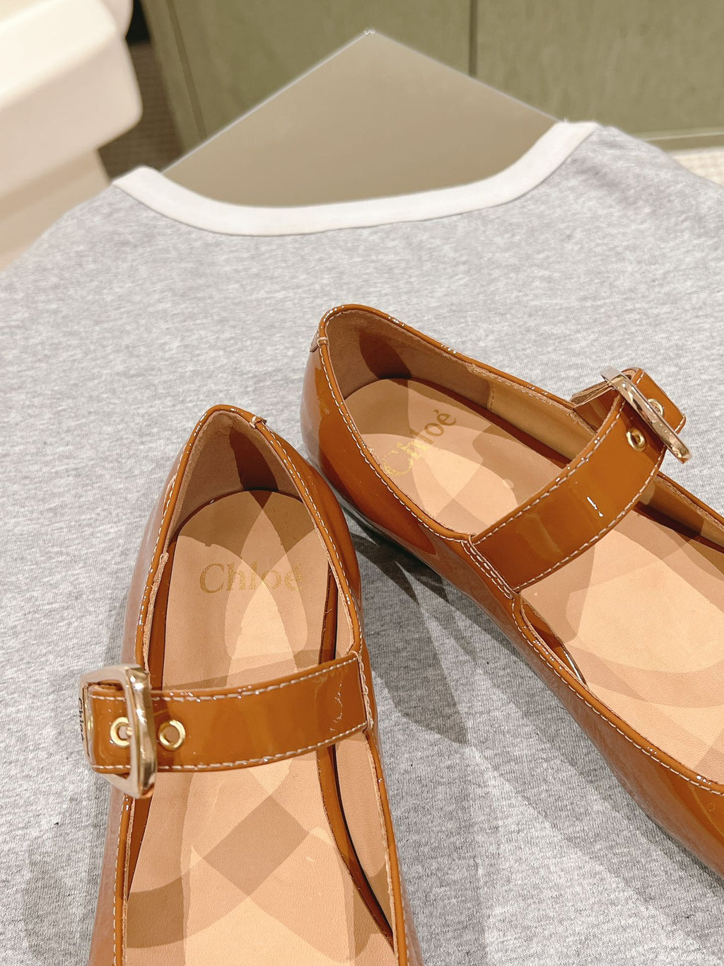 CHLOÉ 26S MARY JANE FLATS IN BROWN GLOSSY CALFSKIN