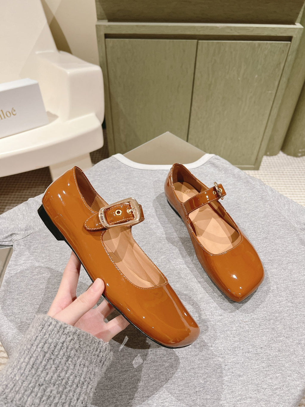 CHLOÉ 26S MARY JANE FLATS IN BROWN GLOSSY CALFSKIN