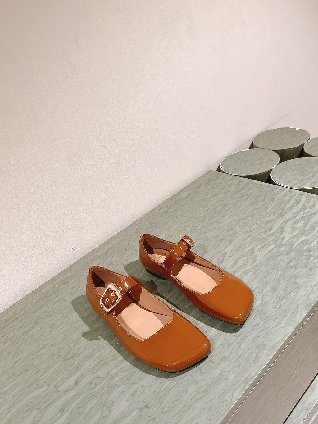 CHLOÉ 26S MARY JANE FLATS IN BROWN GLOSSY CALFSKIN