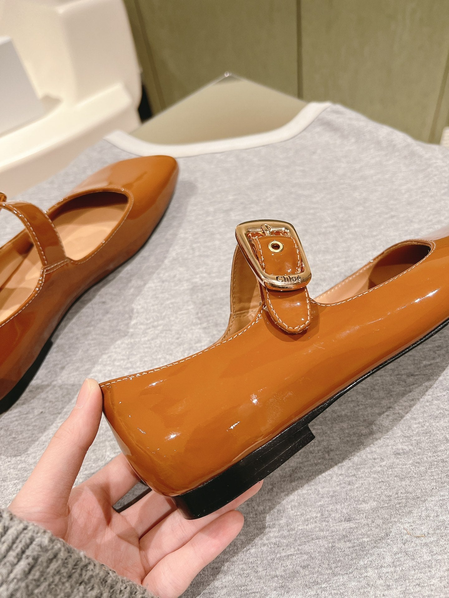 CHLOÉ 26S MARY JANE FLATS IN BROWN GLOSSY CALFSKIN