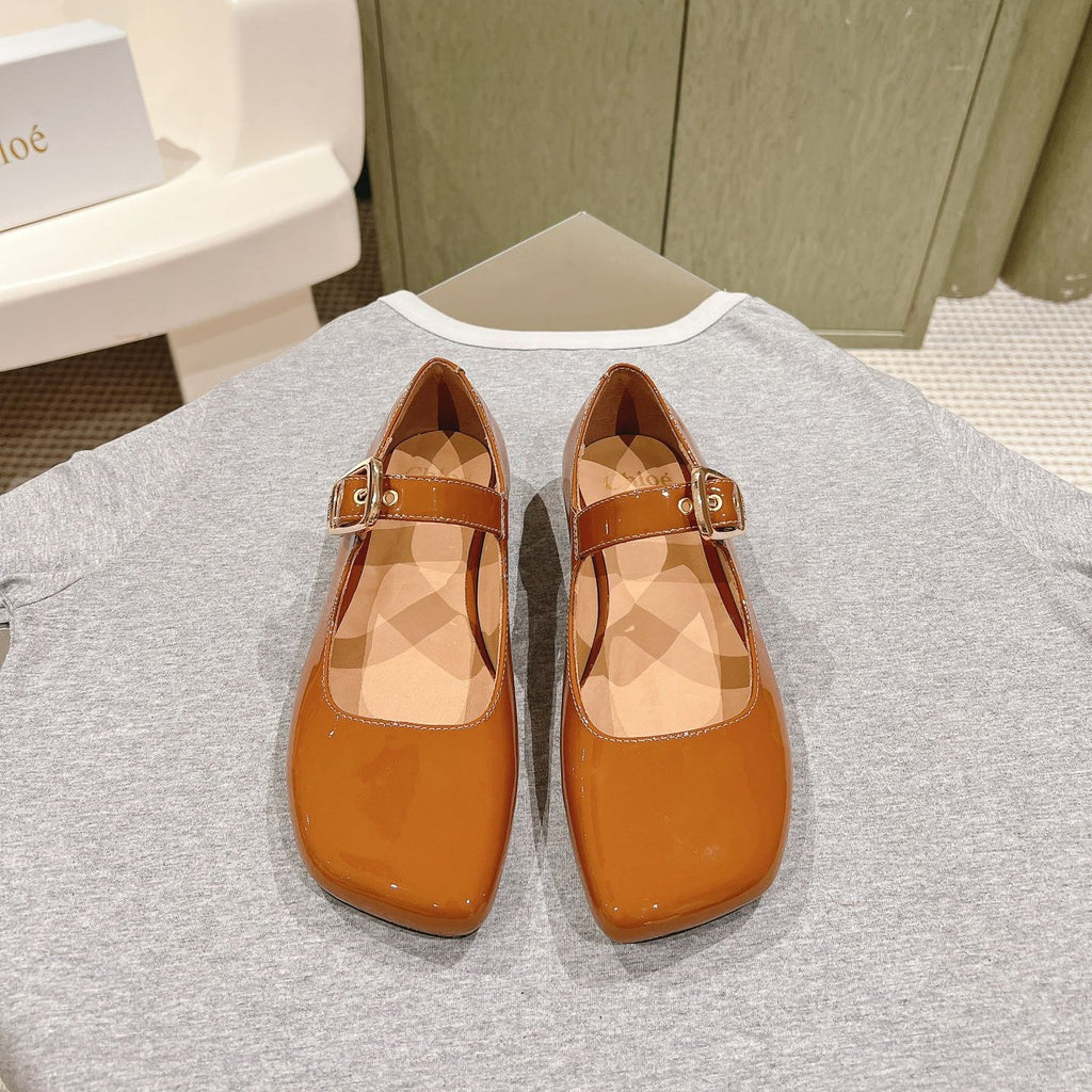 CHLOÉ 26S MARY JANE FLATS IN BROWN GLOSSY CALFSKIN