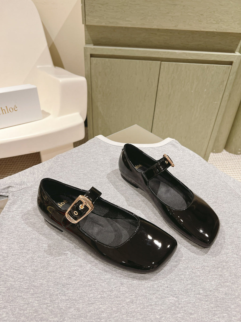CHLOÉ 26S MARY JANE FLATS IN BLACK GLOSSY CALFSKIN