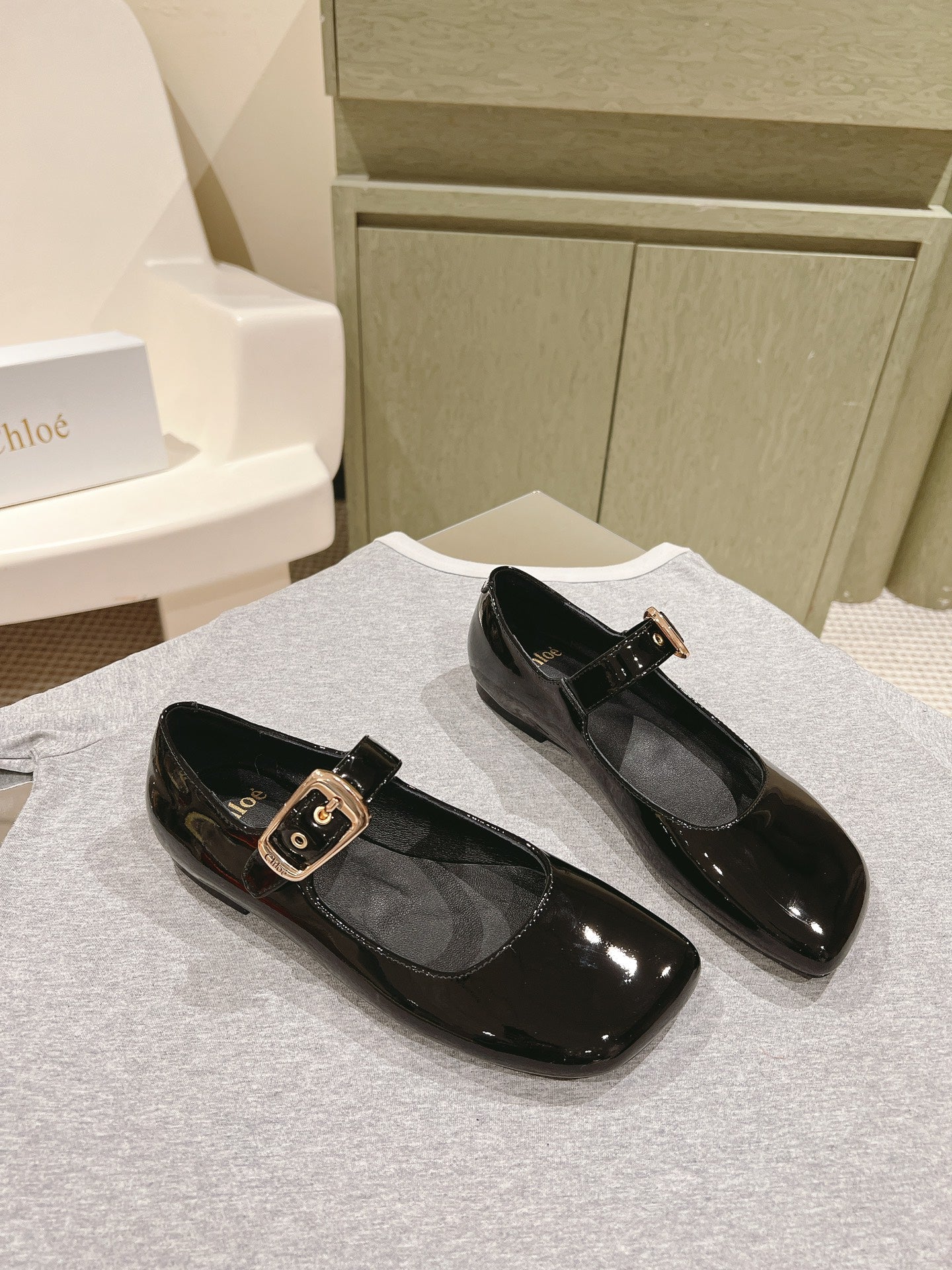 CHLOÉ 26S MARY JANE FLATS IN BLACK GLOSSY CALFSKIN