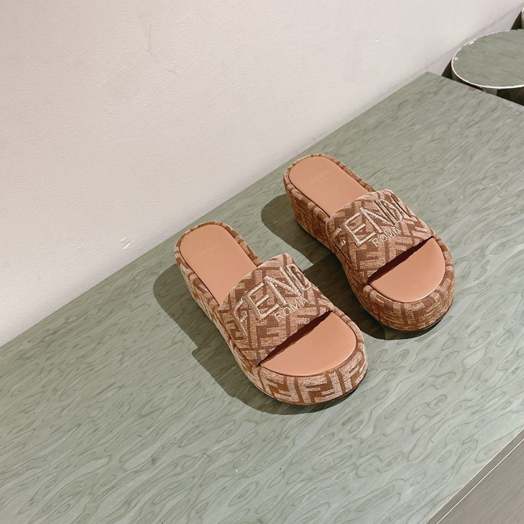 FENDI 26S PLATFORM SANDALS IN LIGHT BROWN FABRIC