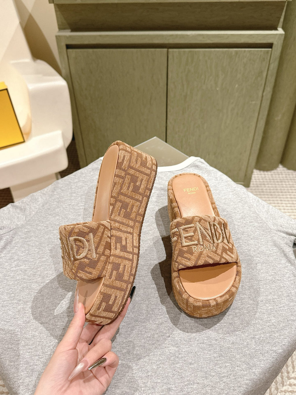 FENDI 26S PLATFORM SANDALS IN LIGHT BROWN FABRIC