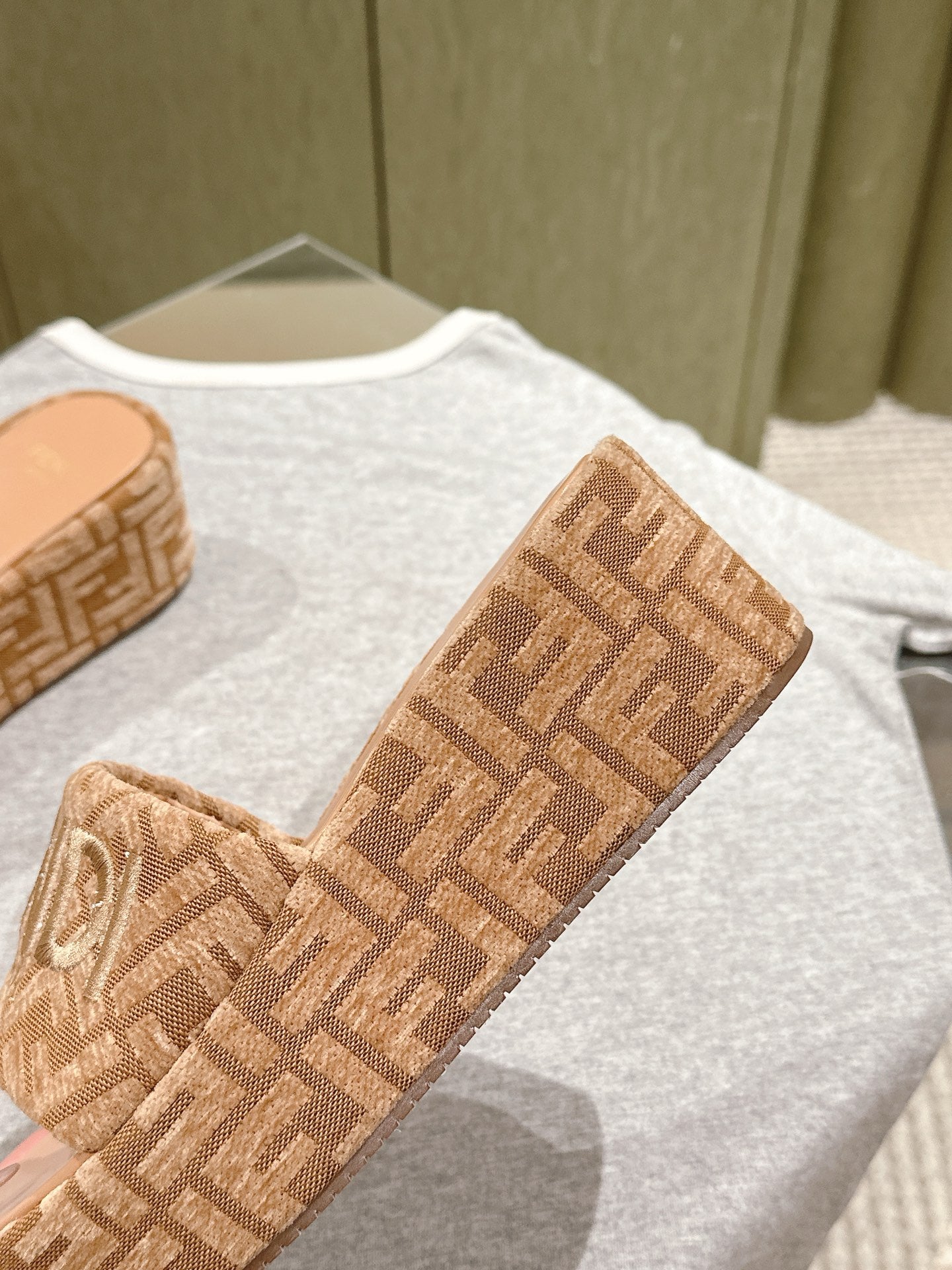 FENDI 26S PLATFORM SANDALS IN LIGHT BROWN FABRIC