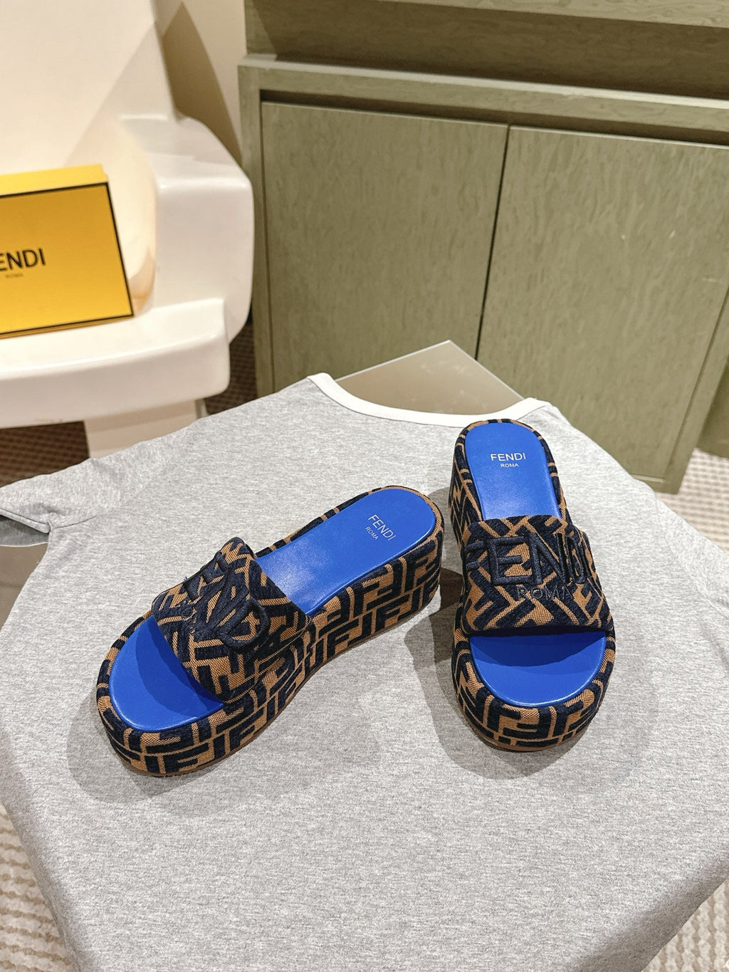 FENDI 26S PLATFORM SANDALS IN BROWN AND BLACK FABRIC STYLE 4